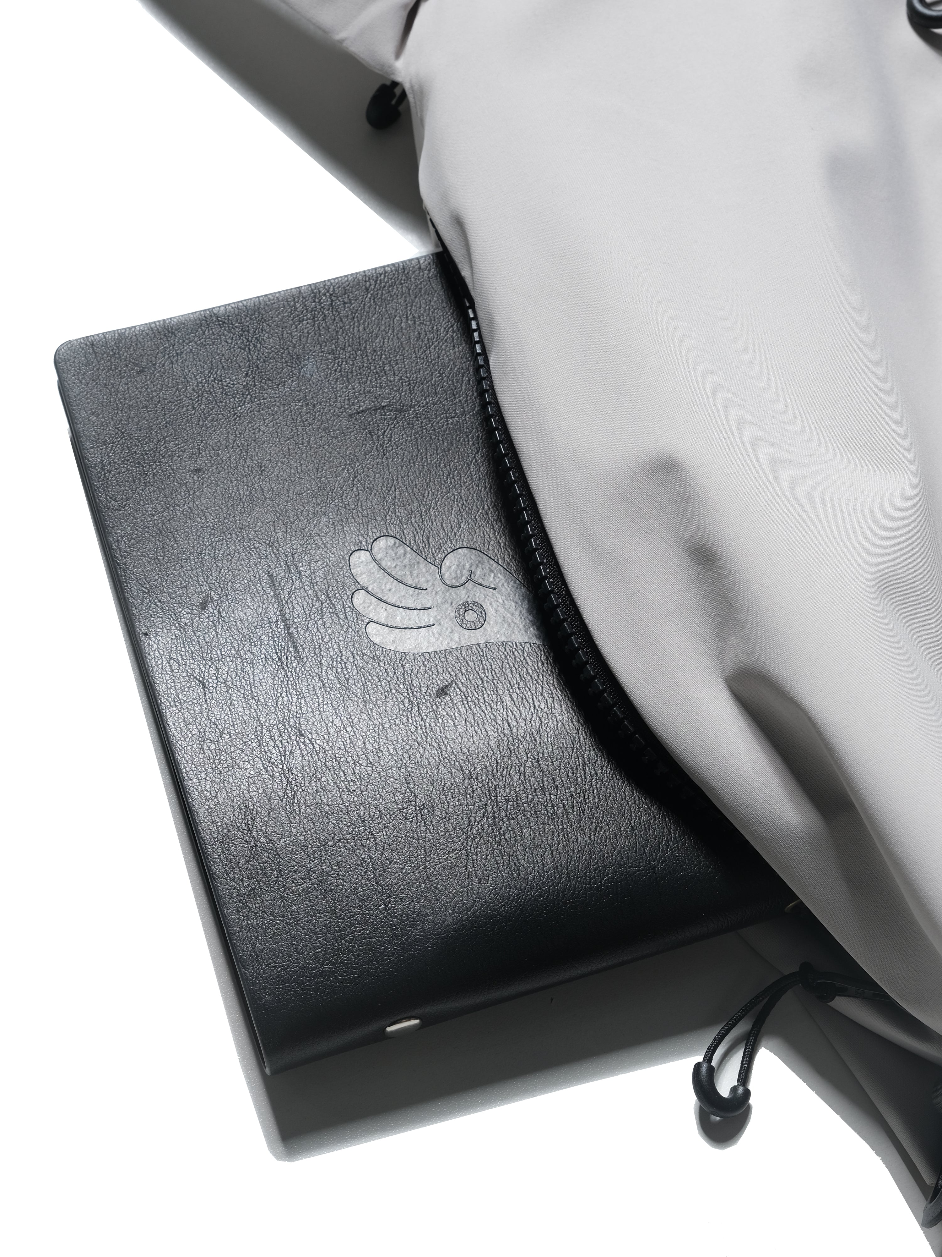 OCTO x SENSE S25-OS-B Expandable Bag (Bright Grey)