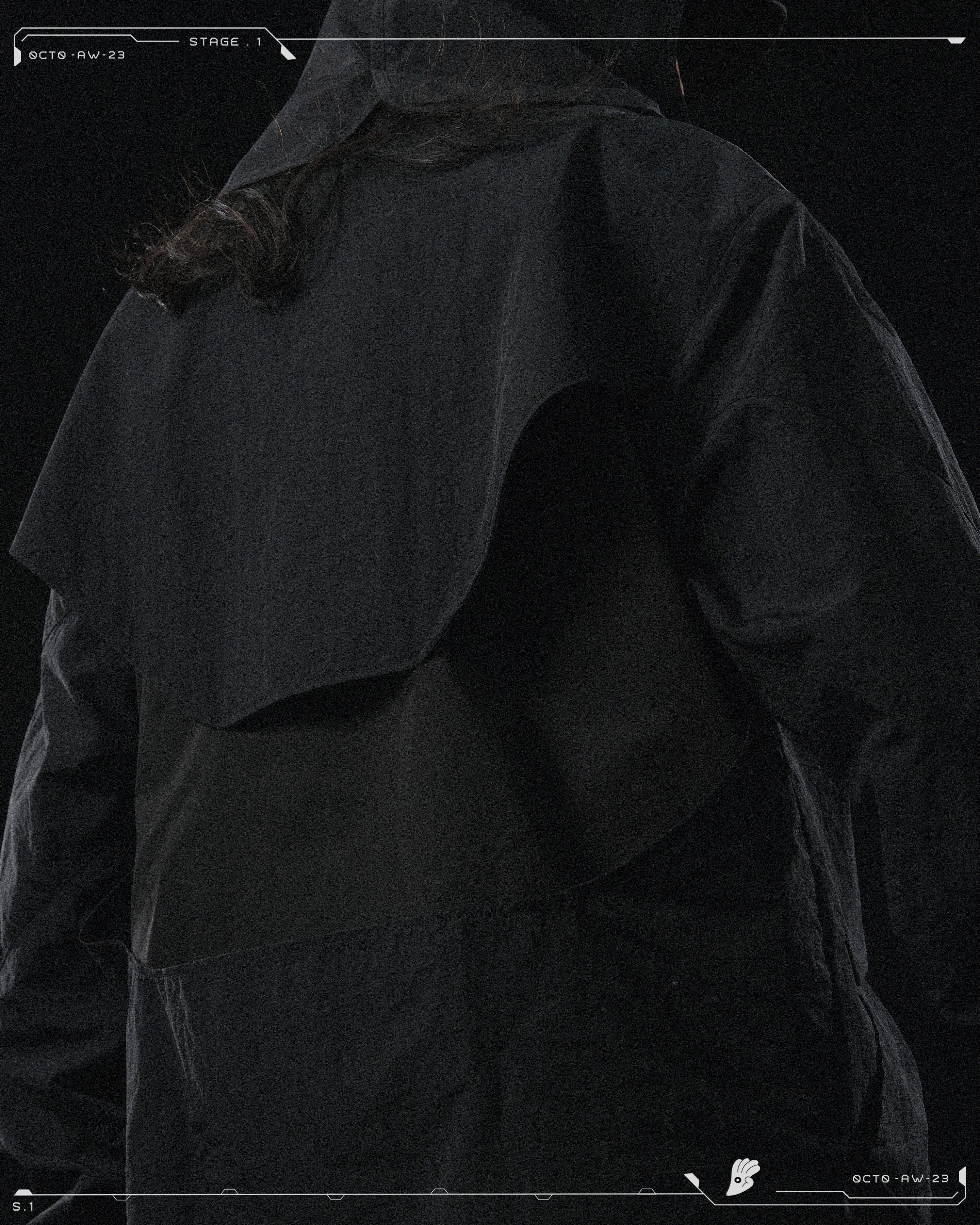 AW23 / 01 — T23-073  Trapezoidal Stereo Visor Shirt (Black)
