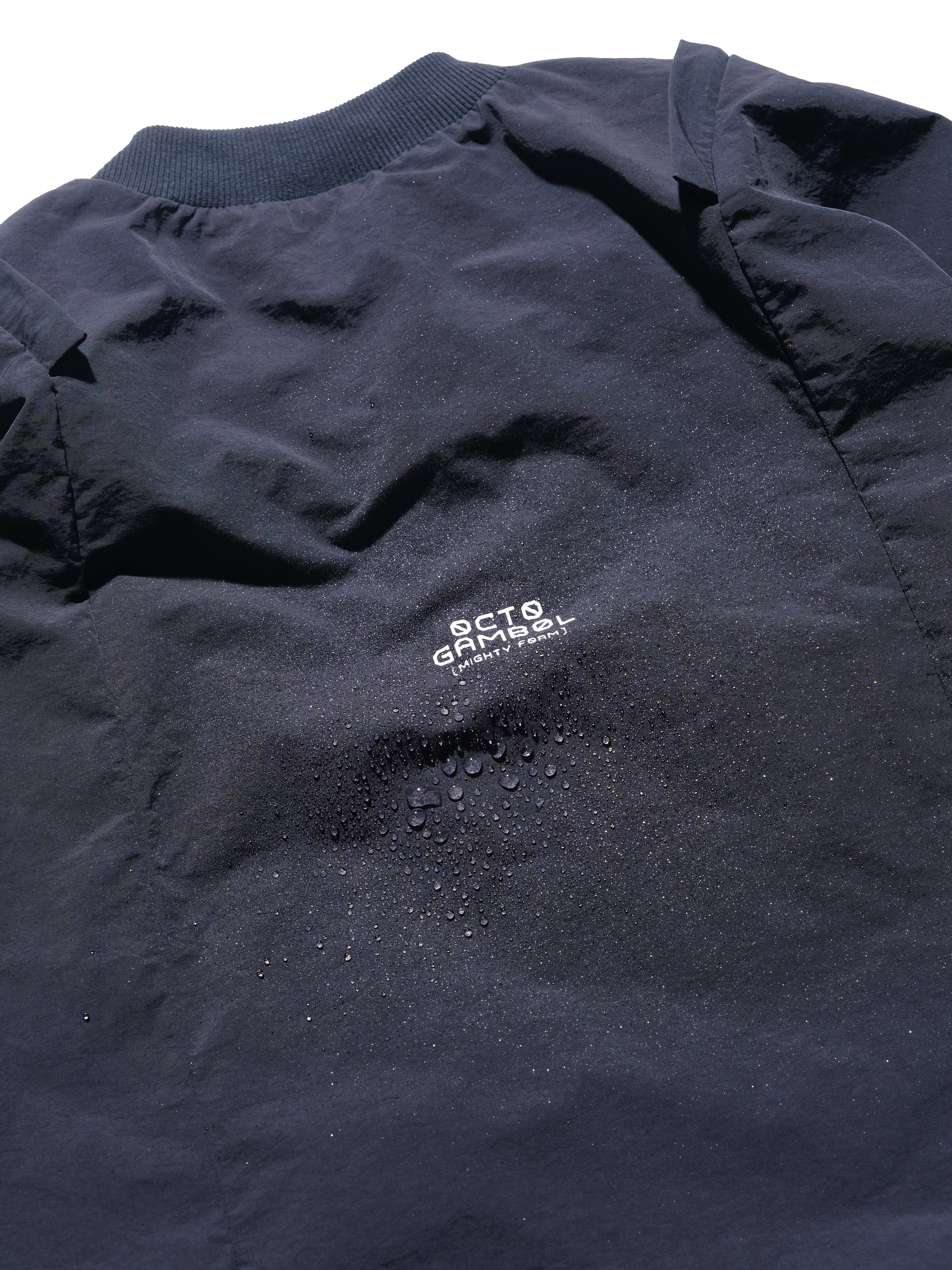 AW23 / 10 — T23-076  Detachable Mighty form Windbreaker (Navy)