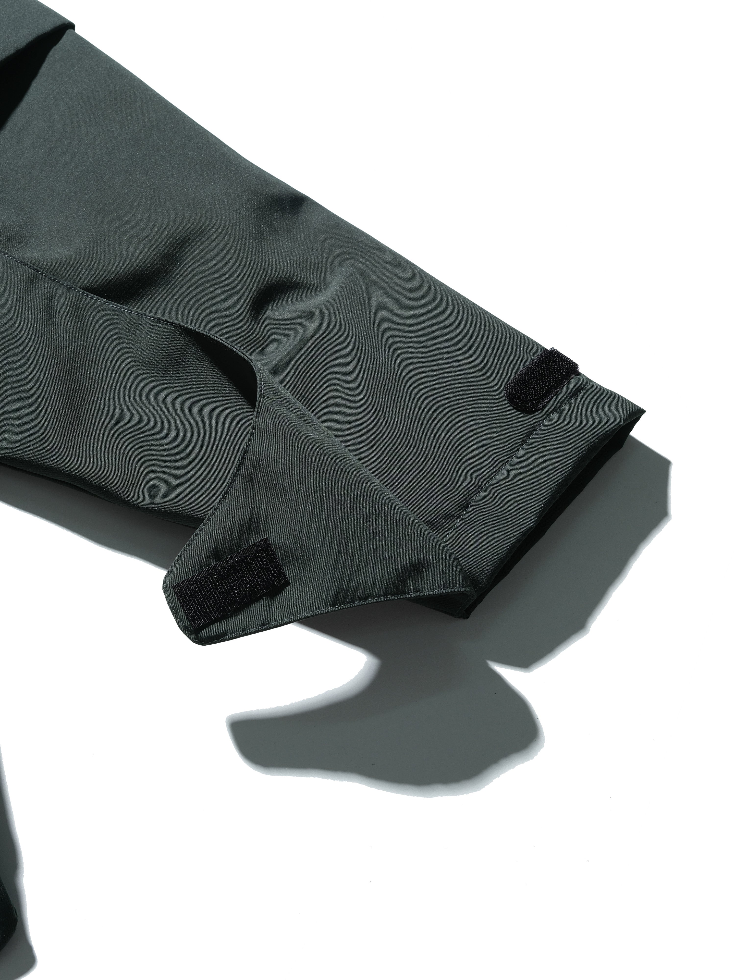 AW23 / 08 —J23-028  Radial Visor Windbreaker (Army Green)