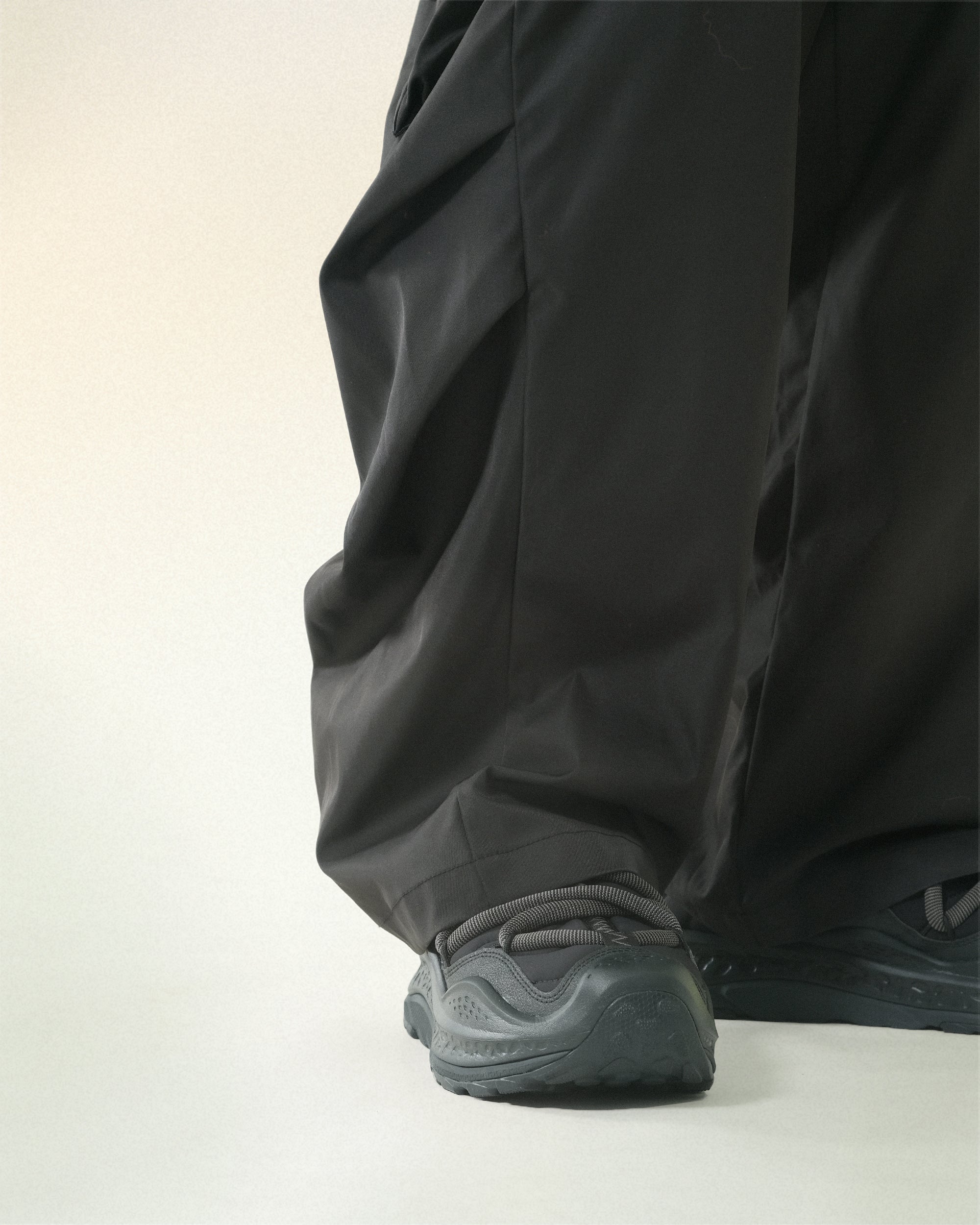 A24-P-02 Trapezoid Magnetic Arc Wide Pants (Black)