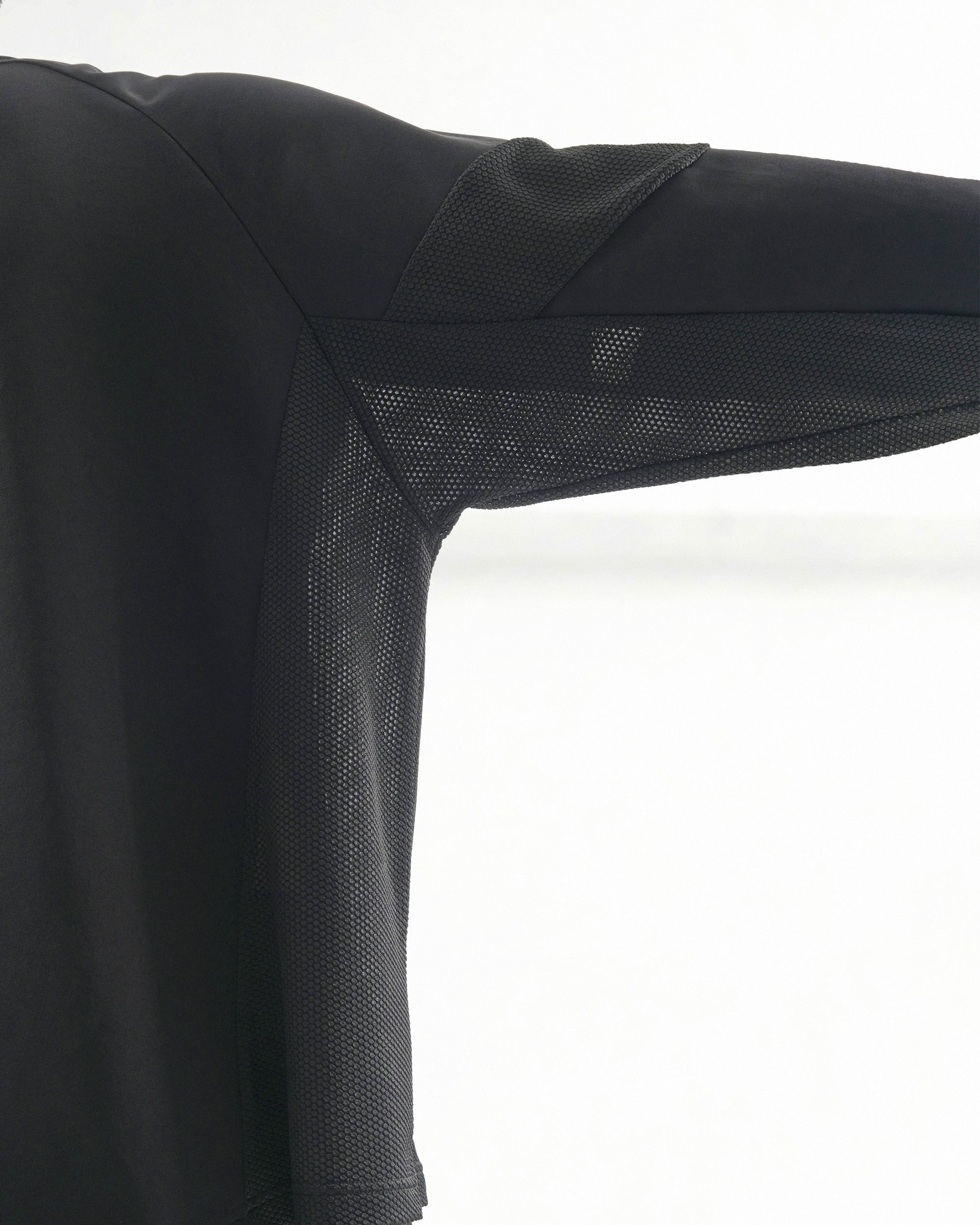 S26-PRE-T1 / Flow Mesh Tee (Black)