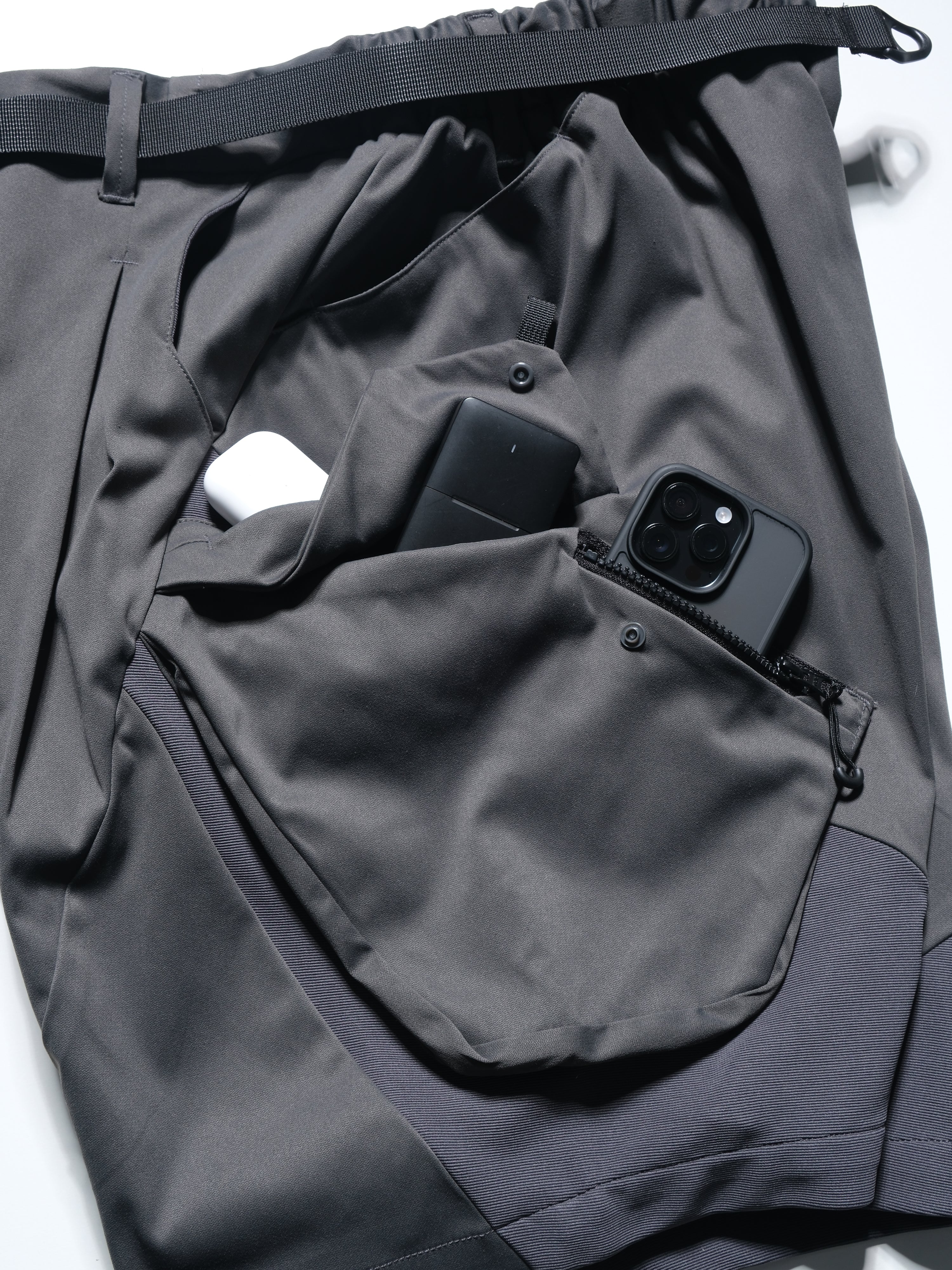 S1/ S25-S-01 Visor Layers Shorts (Grey)