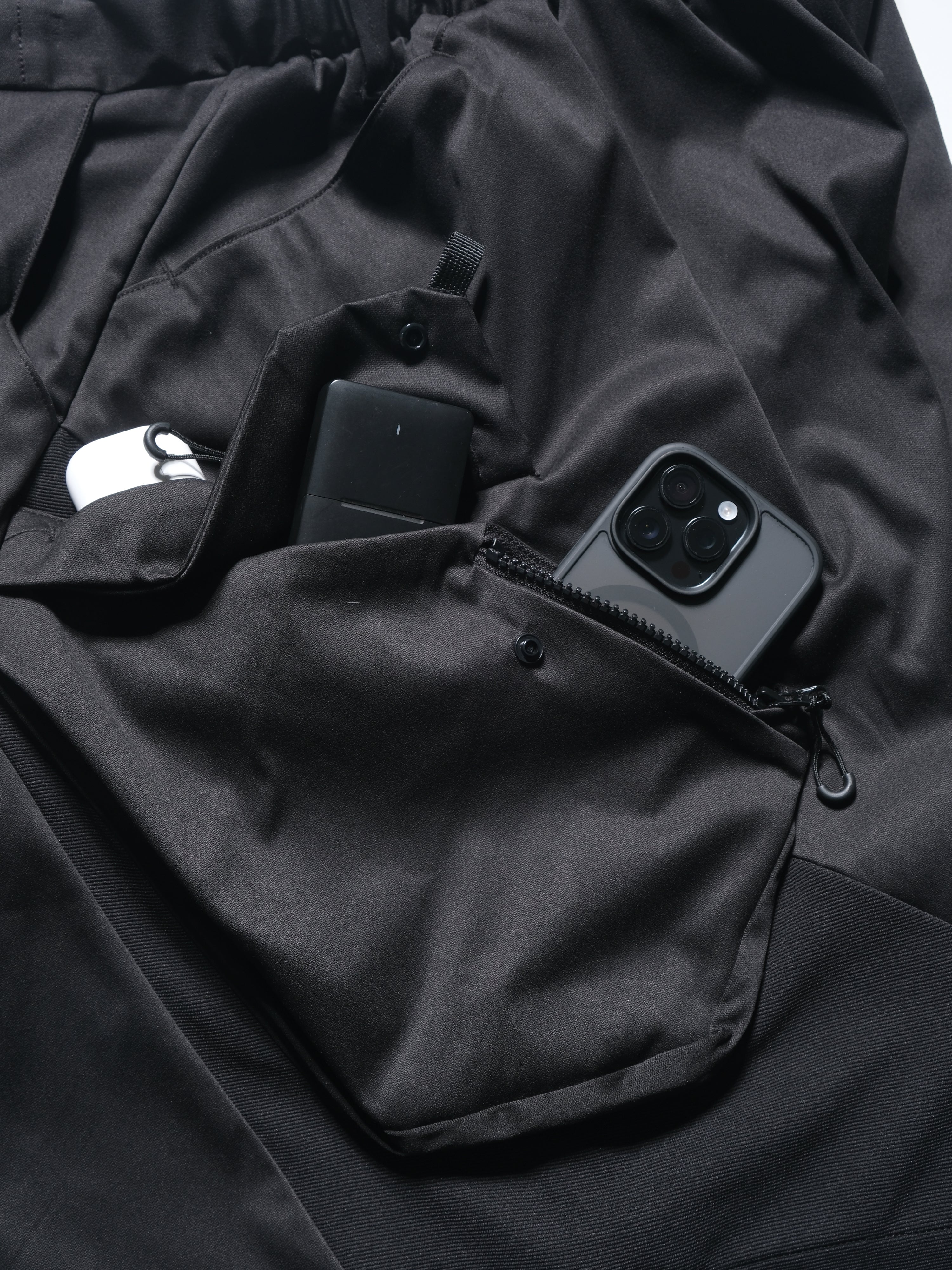 S1/ S25-S-01 Visor Layers Shorts (Black)