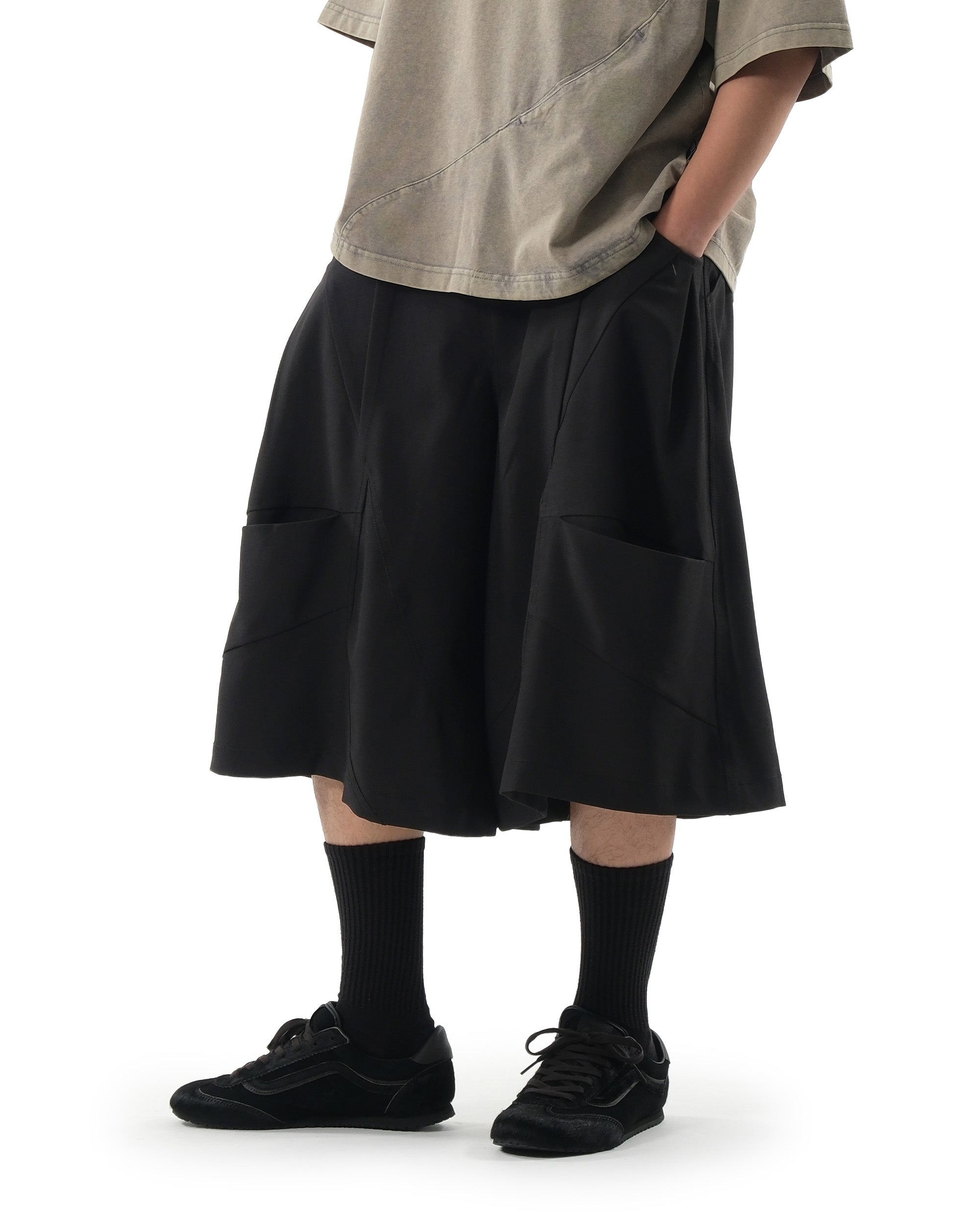 S26-SD1-S / Structured Wide Shorts (Black)