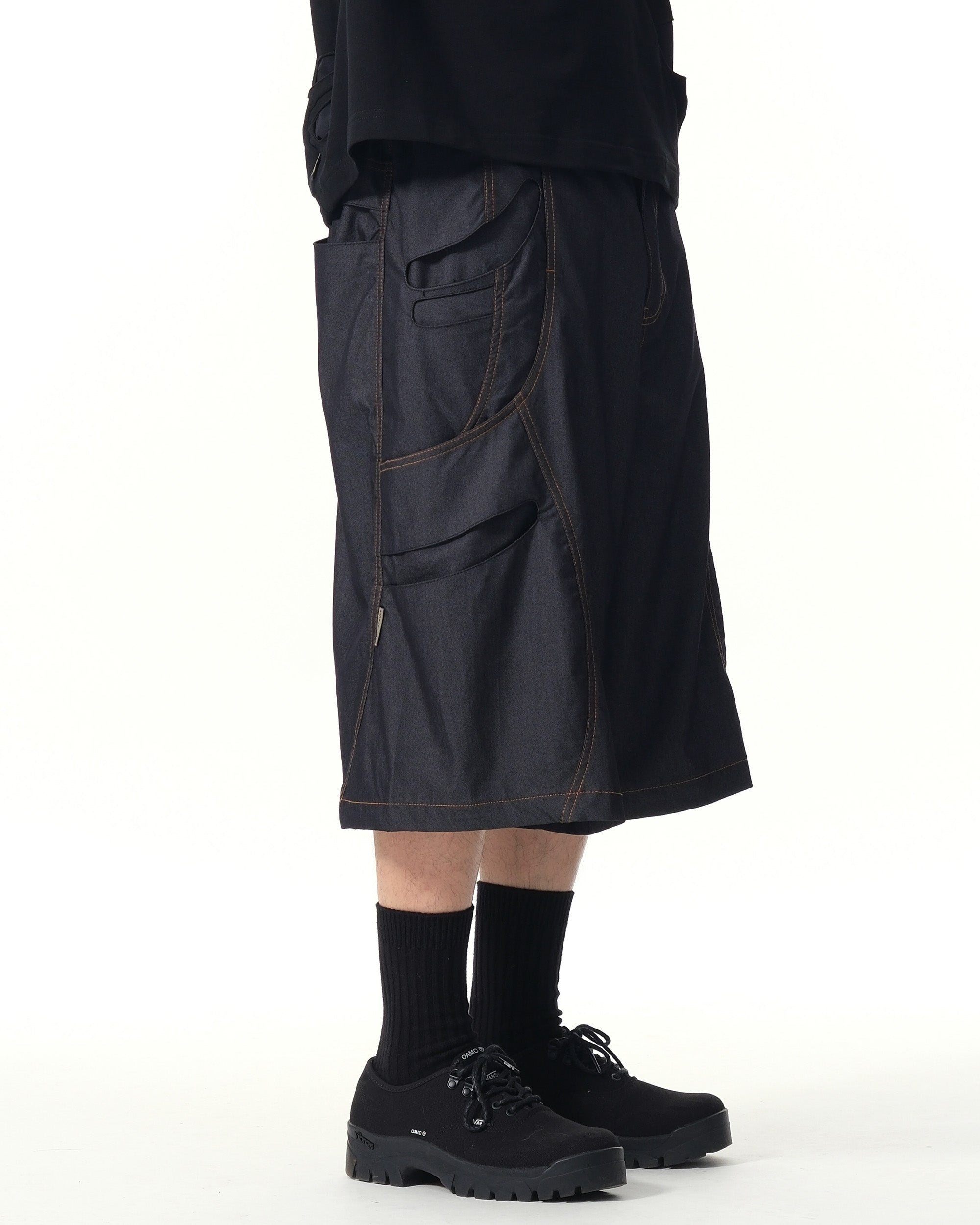S26-C2-S / Offset Void Shorts (N-Black)