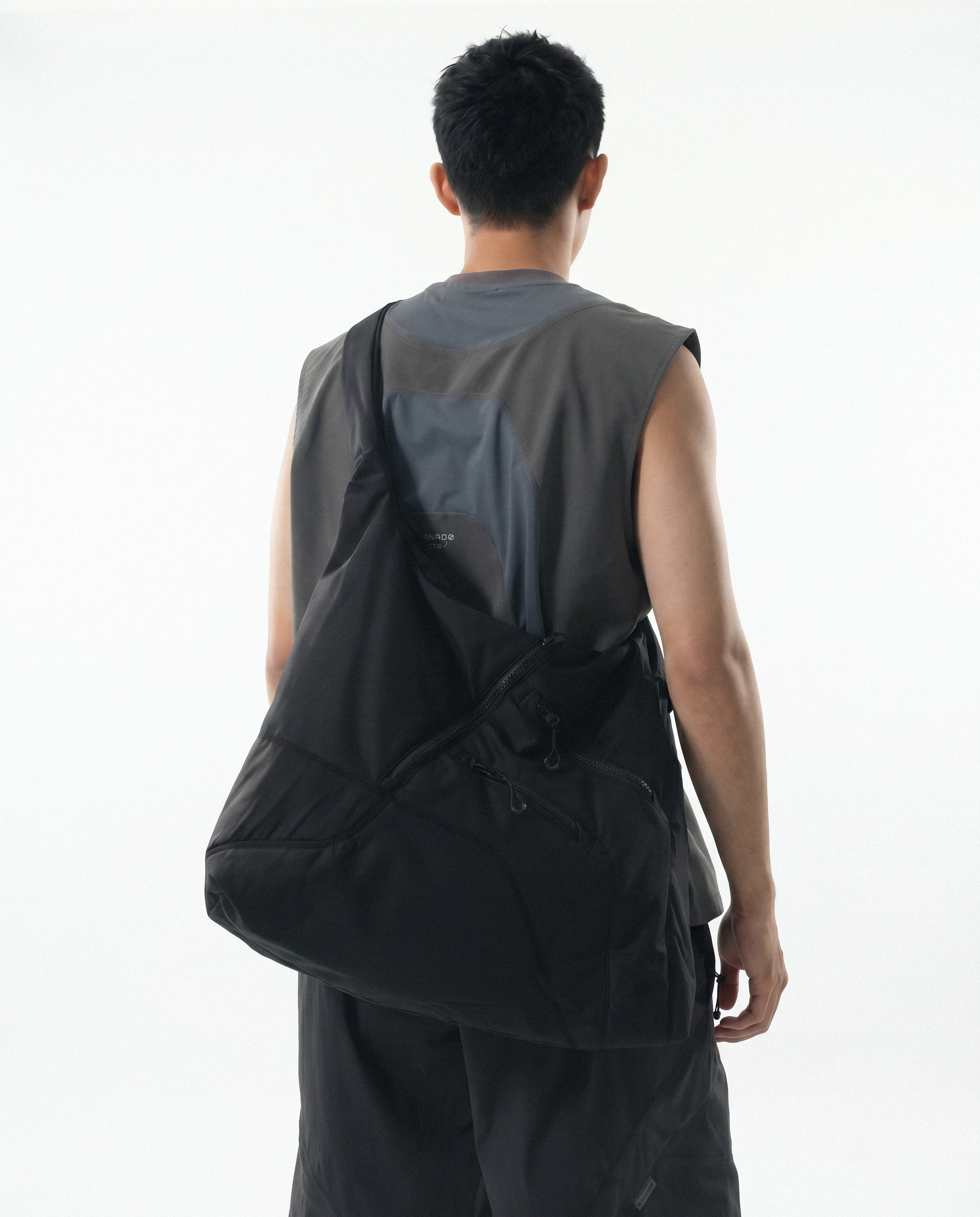 S26-S2-B / Flow Sling Bag (Black)