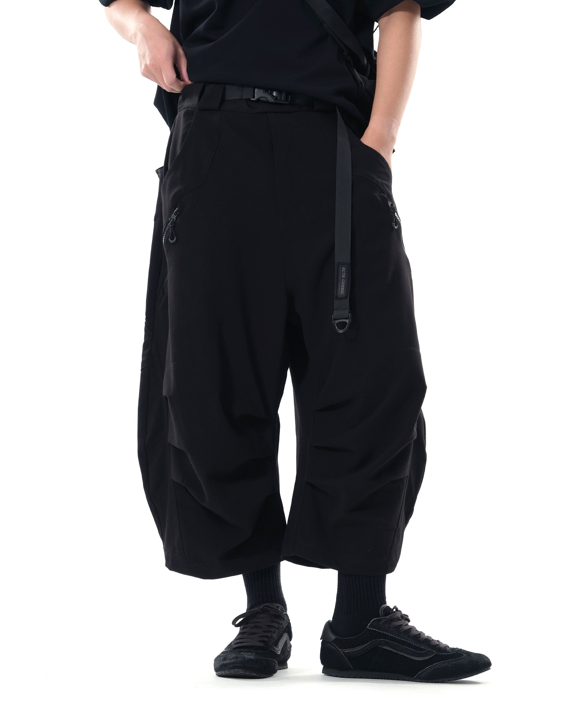 S26-S3-S / Access Arc Shorts (Black)