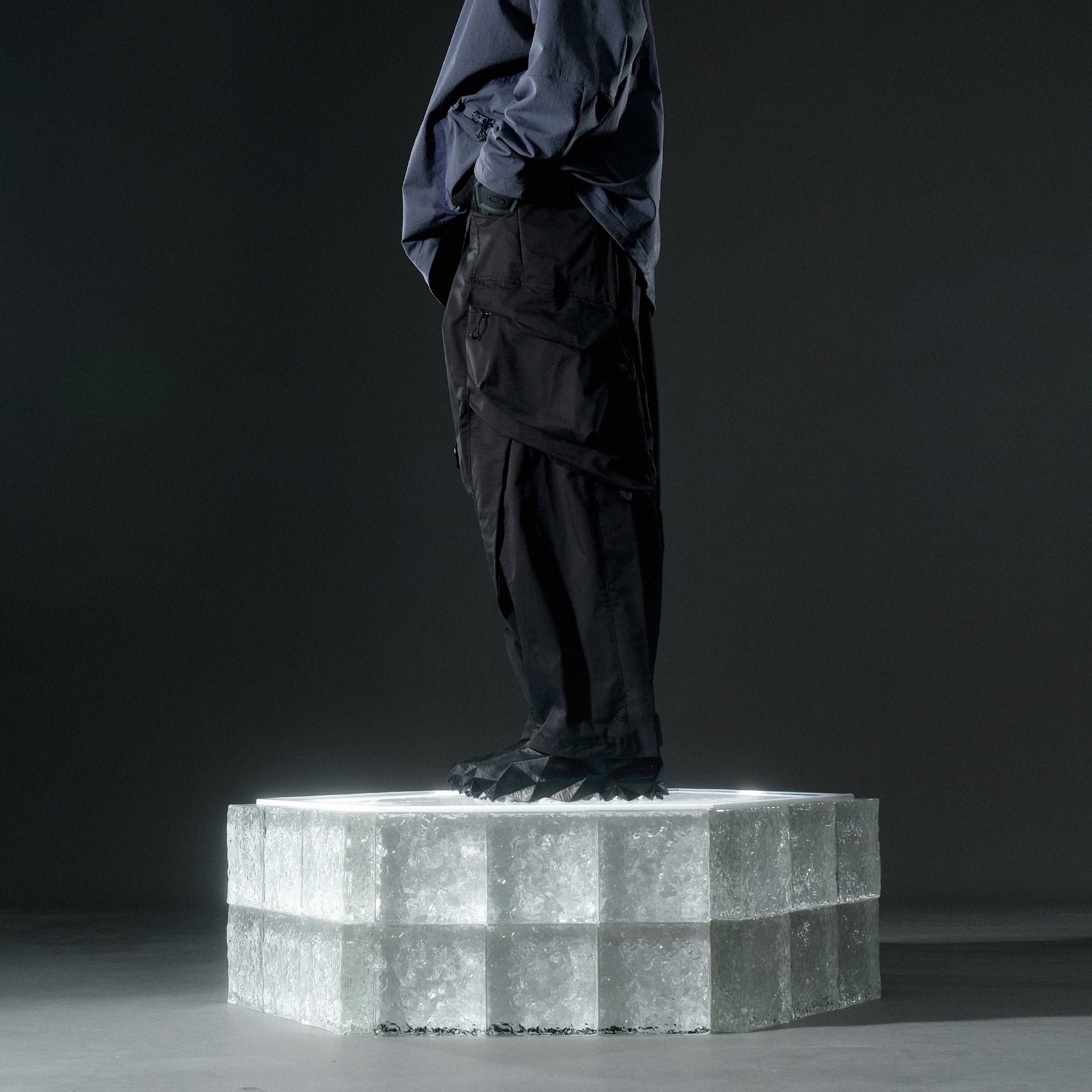 AW22 / 09 —  P22-124  Trapezoidal Loose Pants (Black)