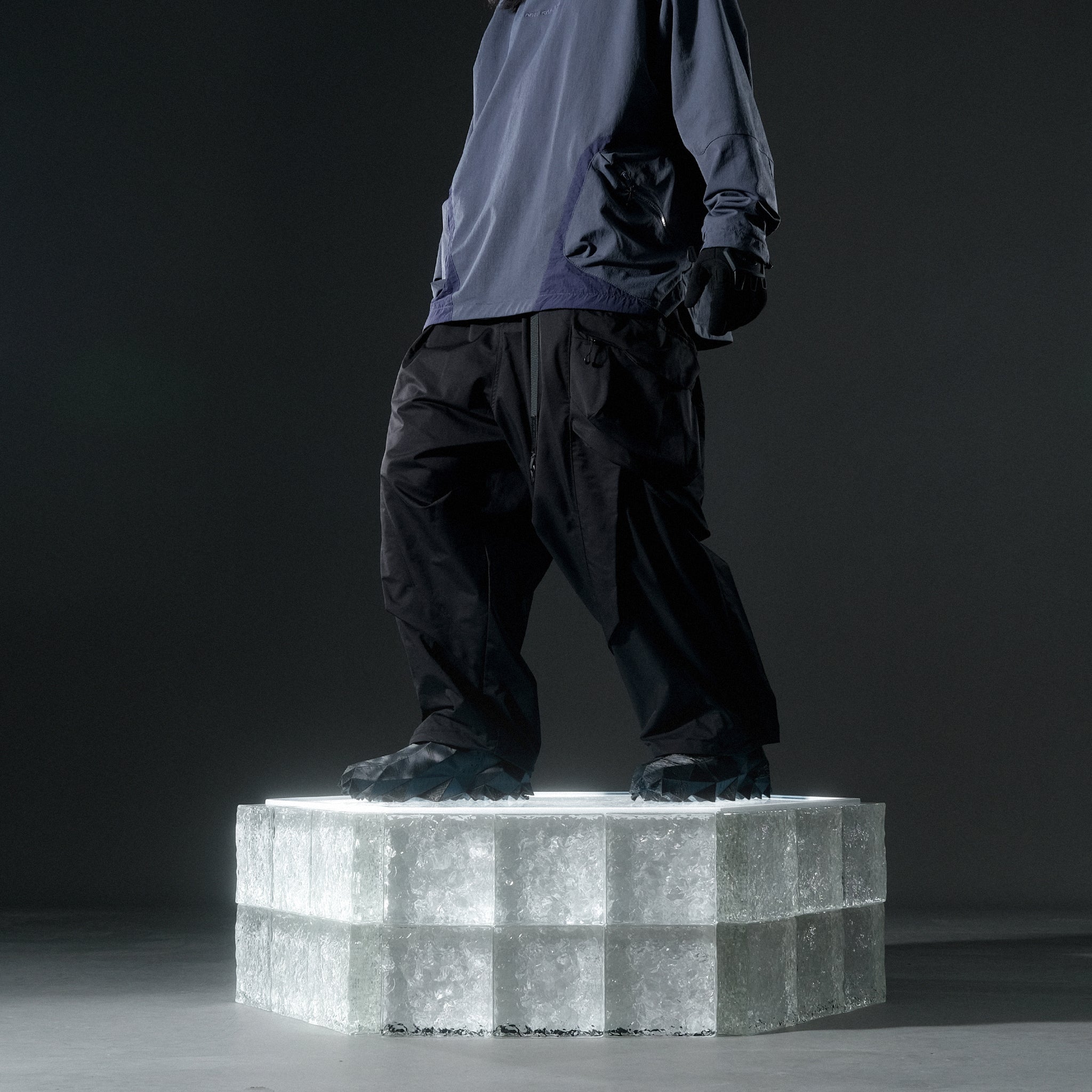 AW22 / 09 —  P22-124  Trapezoidal Loose Pants (Black)