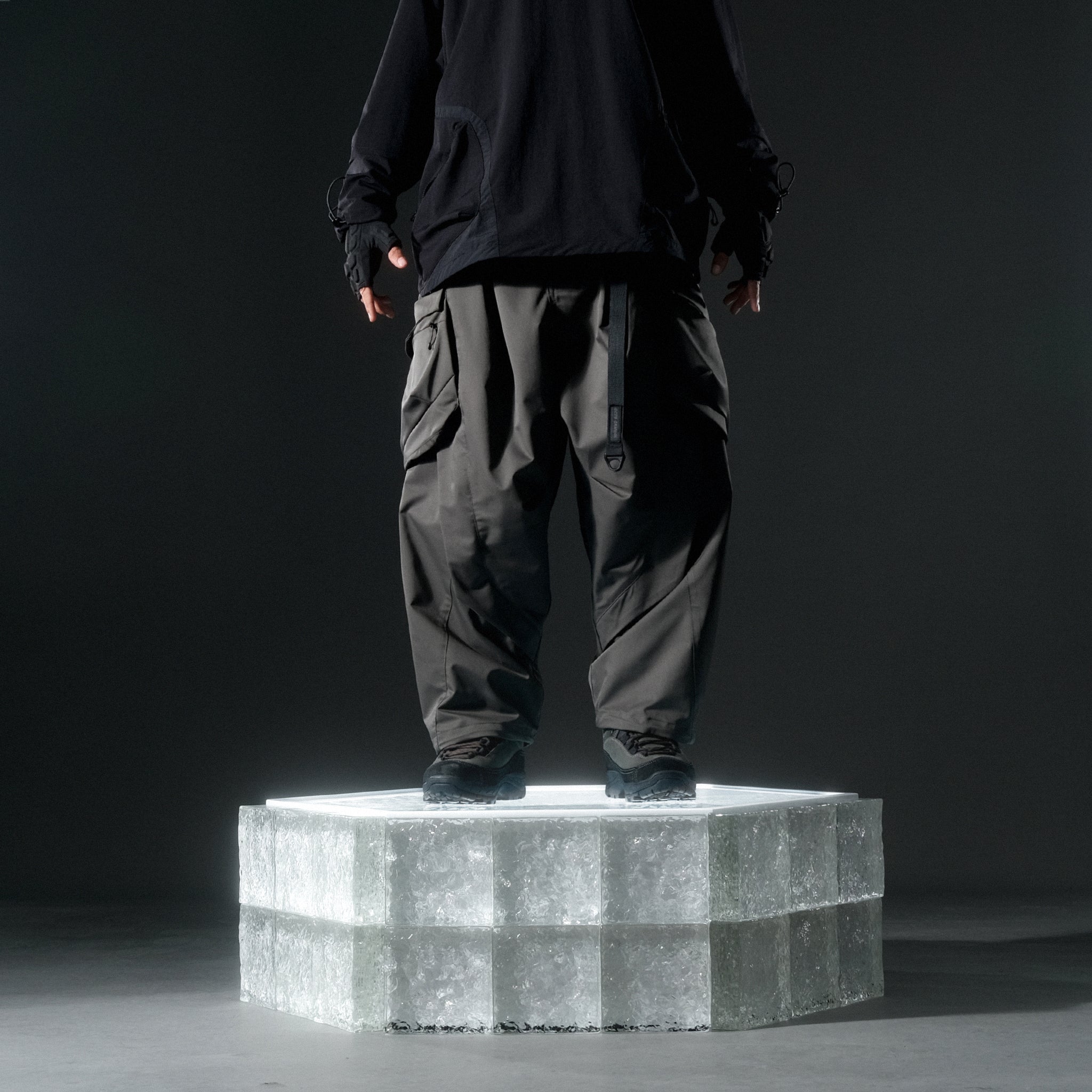 AW22 / 09 —  P22-124  Trapezoidal Loose Pants (Gauntlet Green)