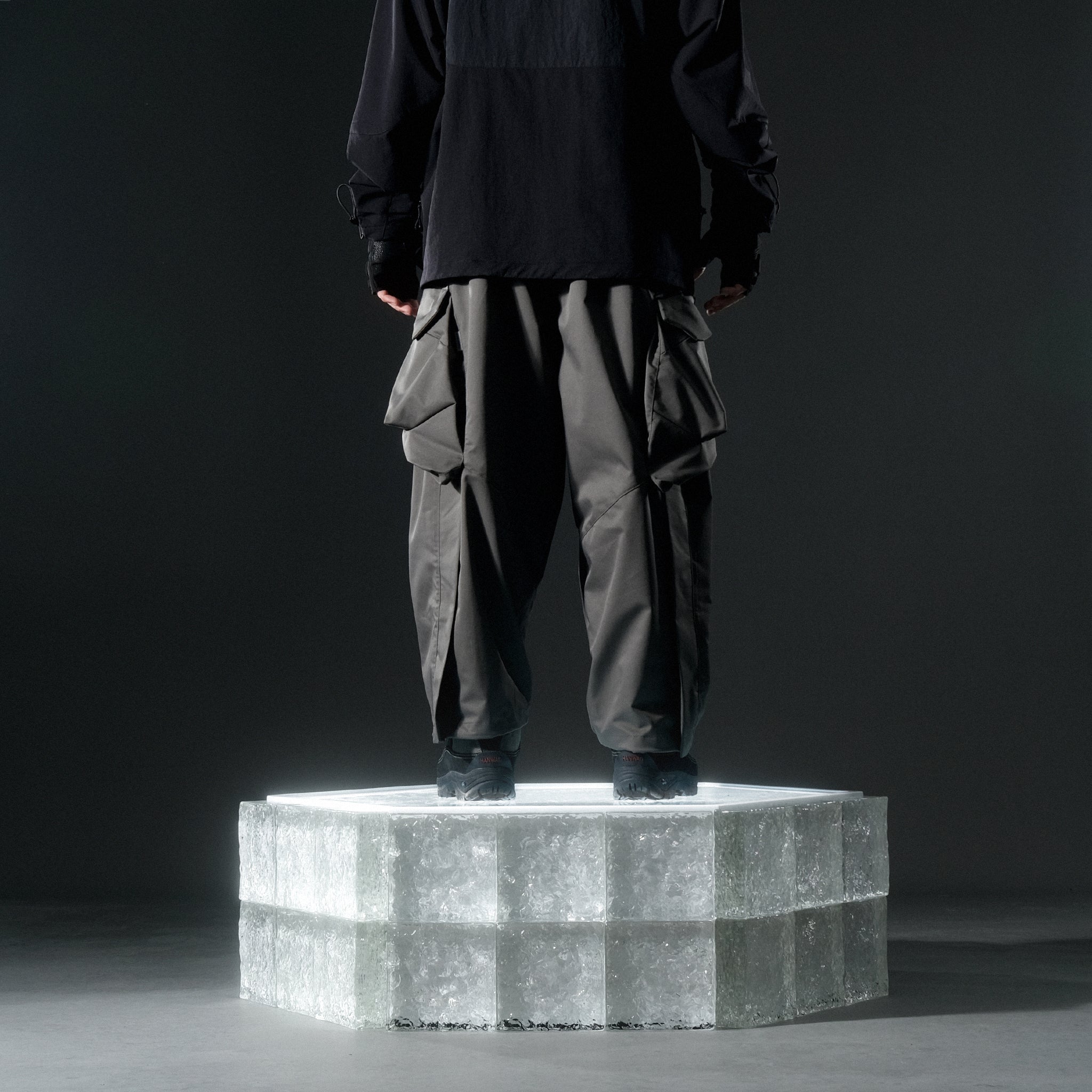 AW22 / 09 —  P22-124  Trapezoidal Loose Pants (Gauntlet Green)