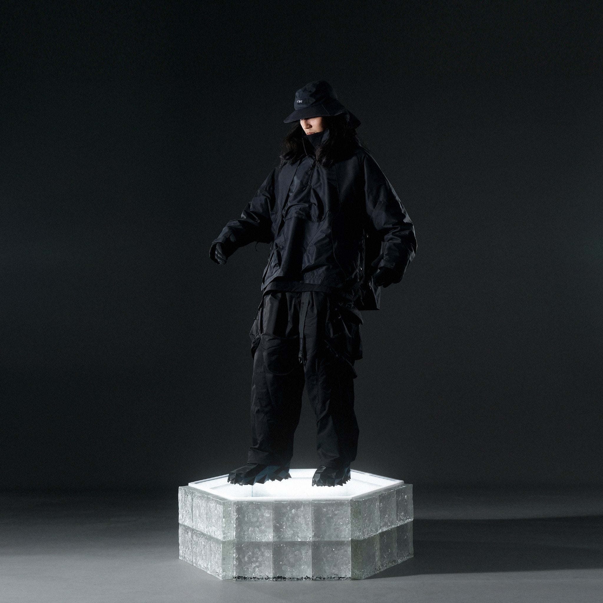 AW22 / 10 — J22-025 Flexible Armoured Pullover (Black)