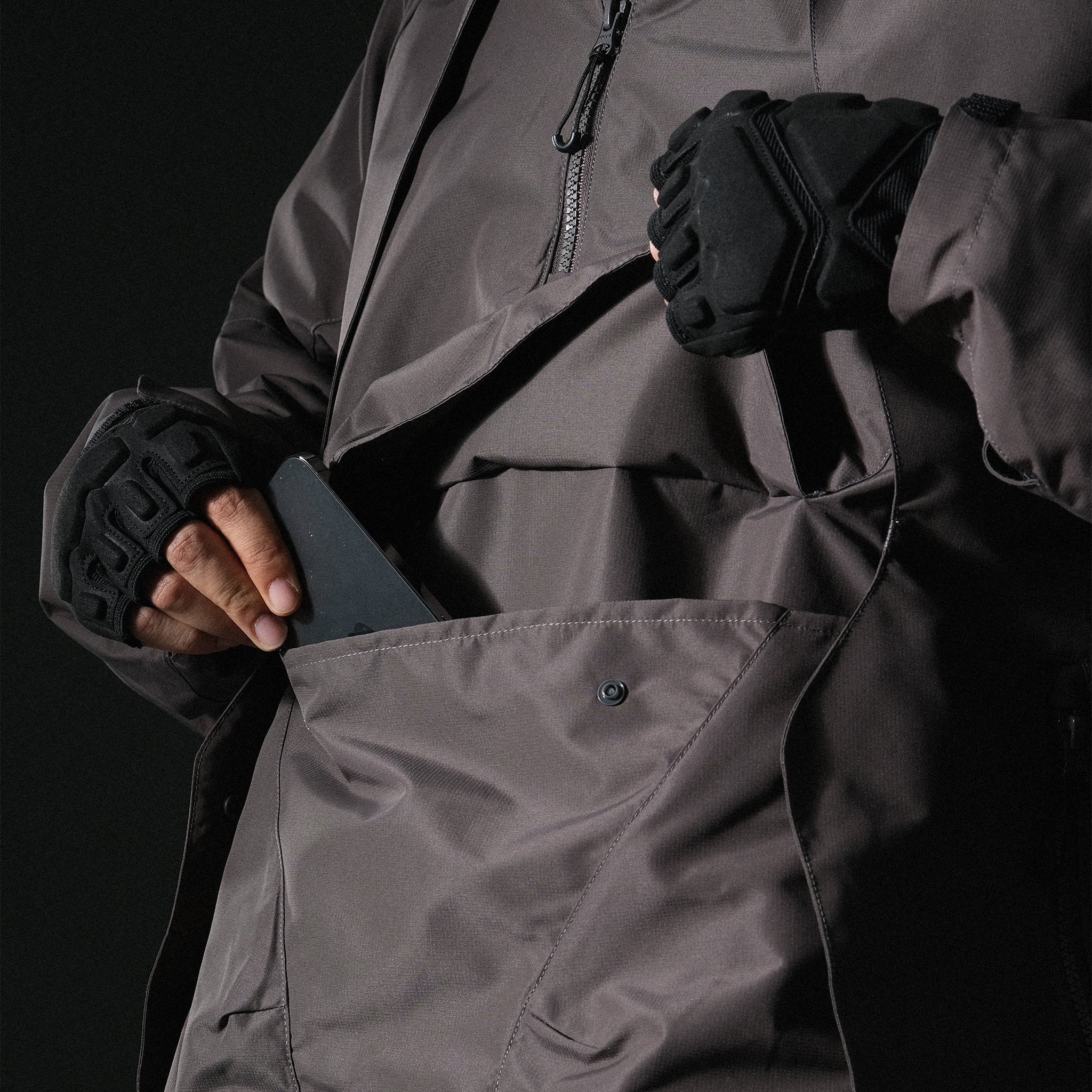 AW22 / 10 — J22-025 Flexible Armoured Pullover (Gauntlet Grey)