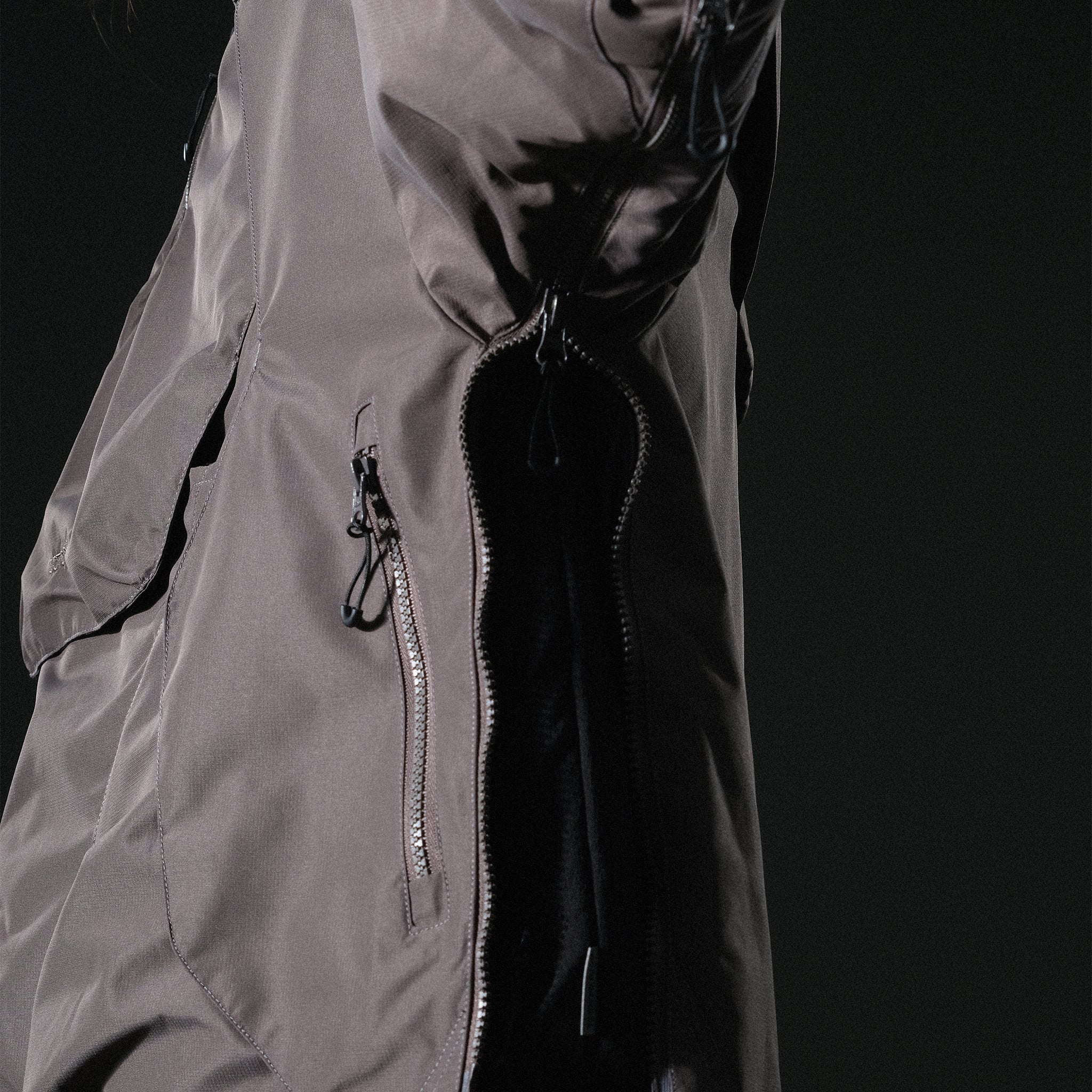 AW22 / 10 — J22-025 Flexible Armoured Pullover (Gauntlet Grey)