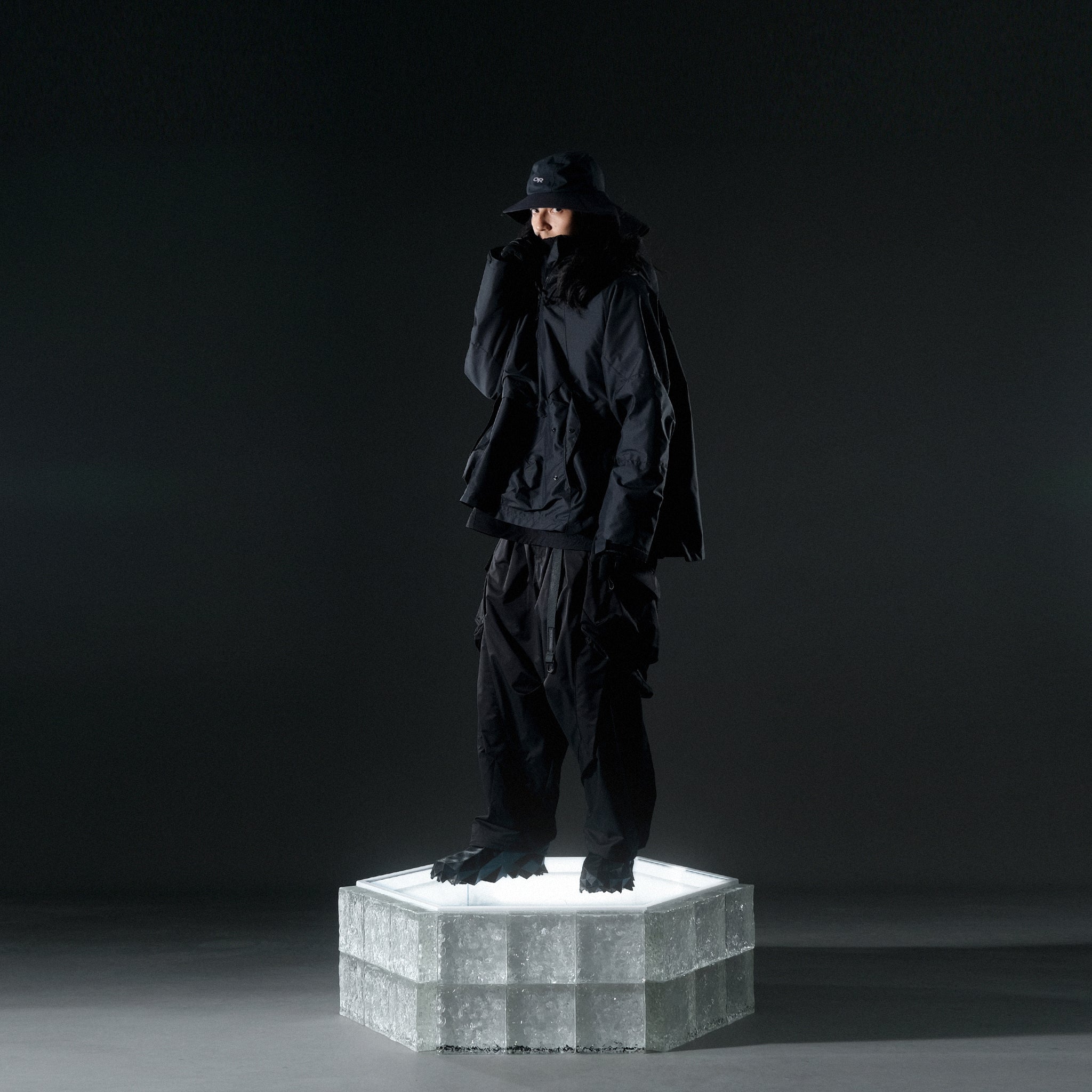 AW22 / 10 — J22-025 Flexible Armoured Pullover (Black)
