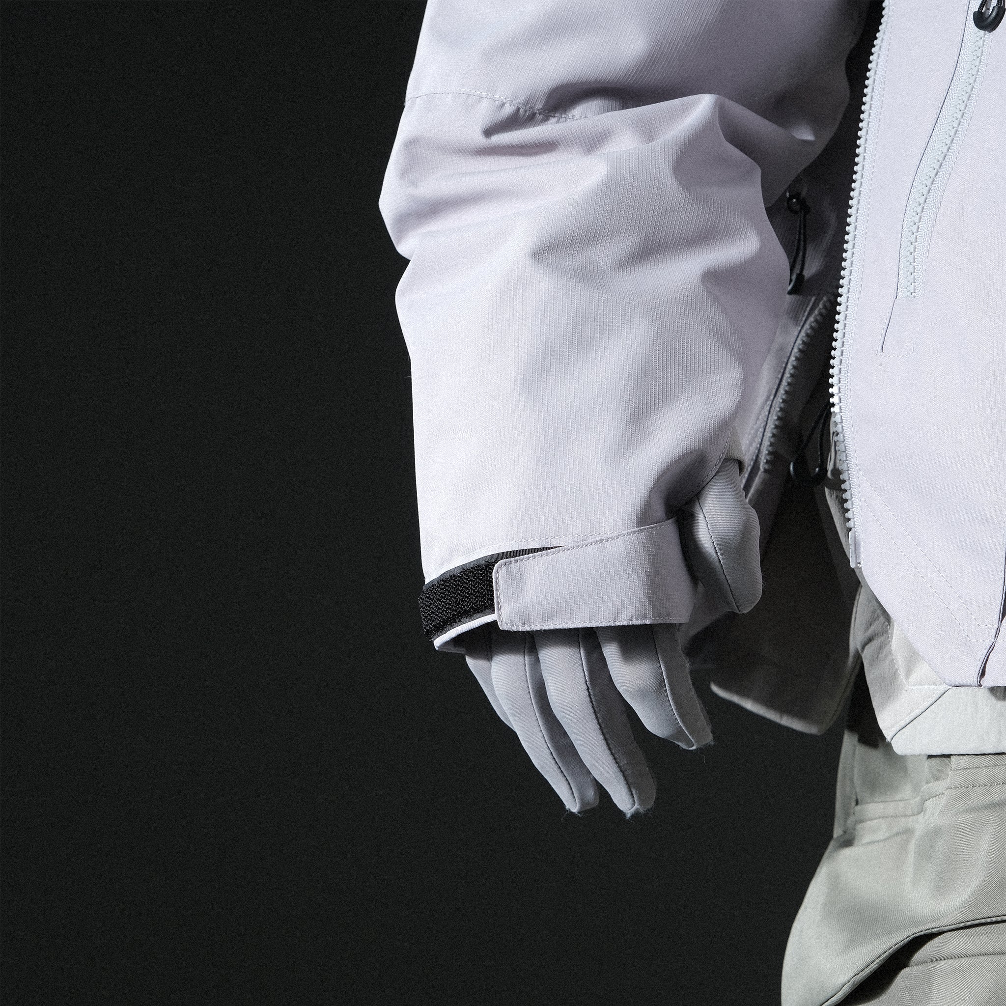 AW22 / 10 — J22-025 Flexible Armoured Pullover (Ivory White)