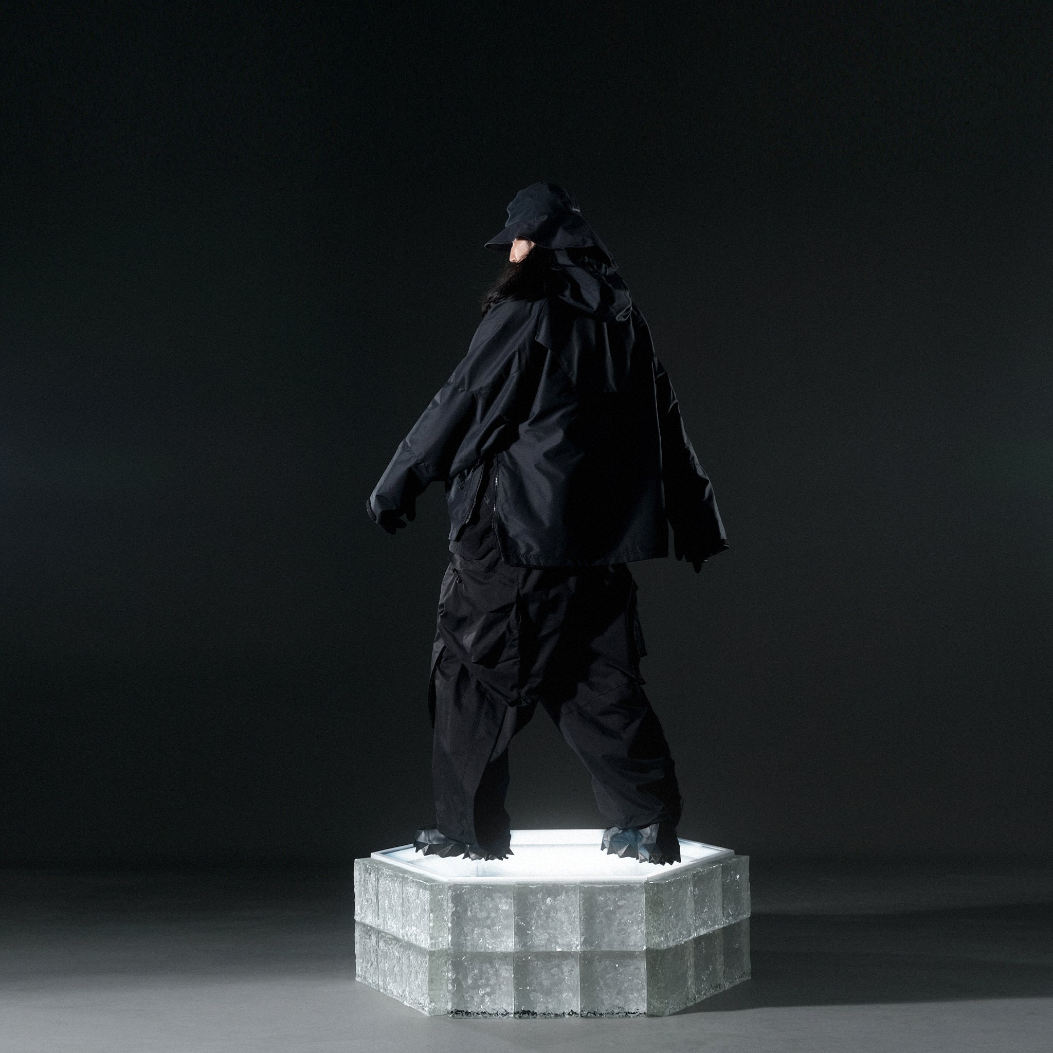 AW22 / 10 — J22-025 Flexible Armoured Pullover (Black)