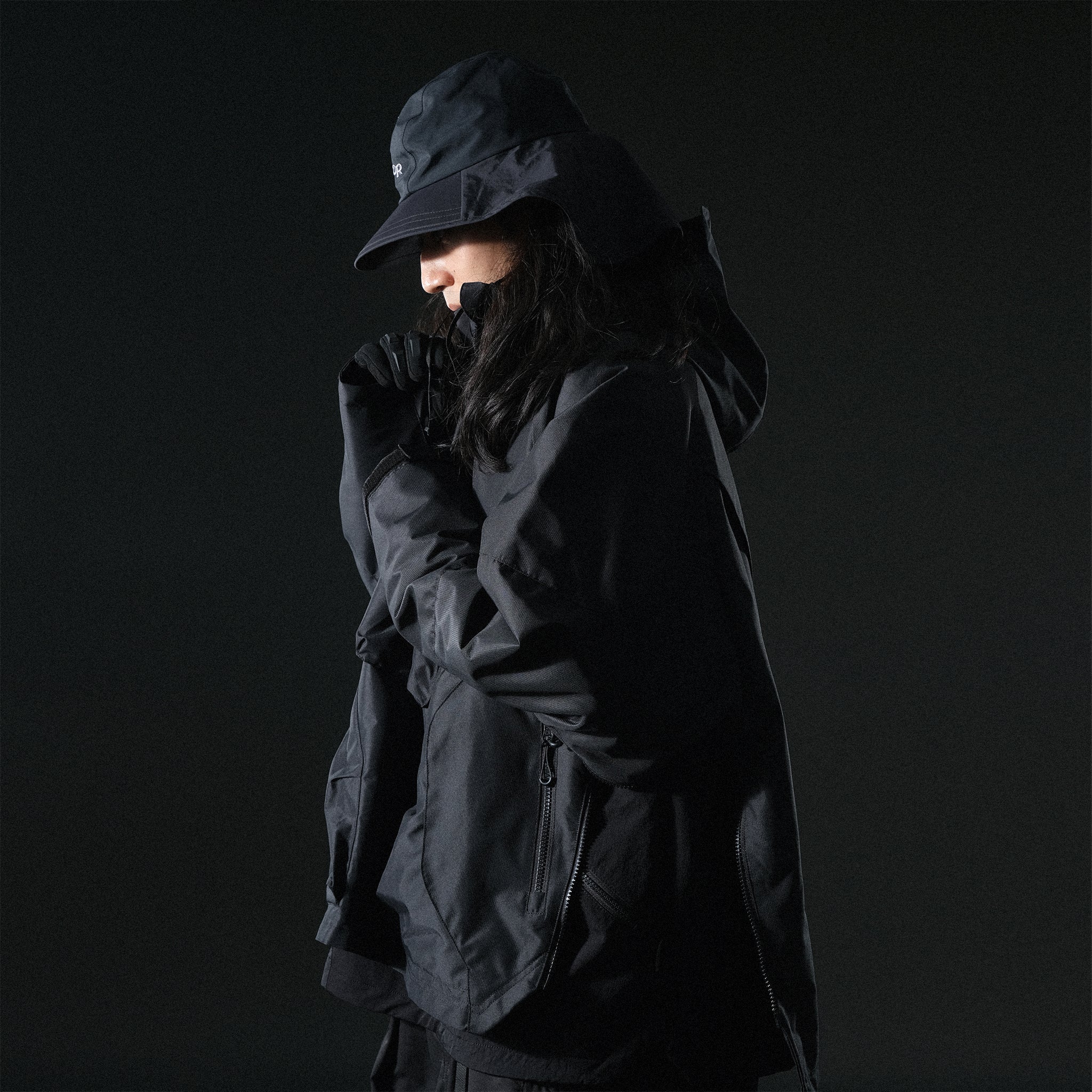 AW22 / 10 — J22-025 Flexible Armoured Pullover (Black)