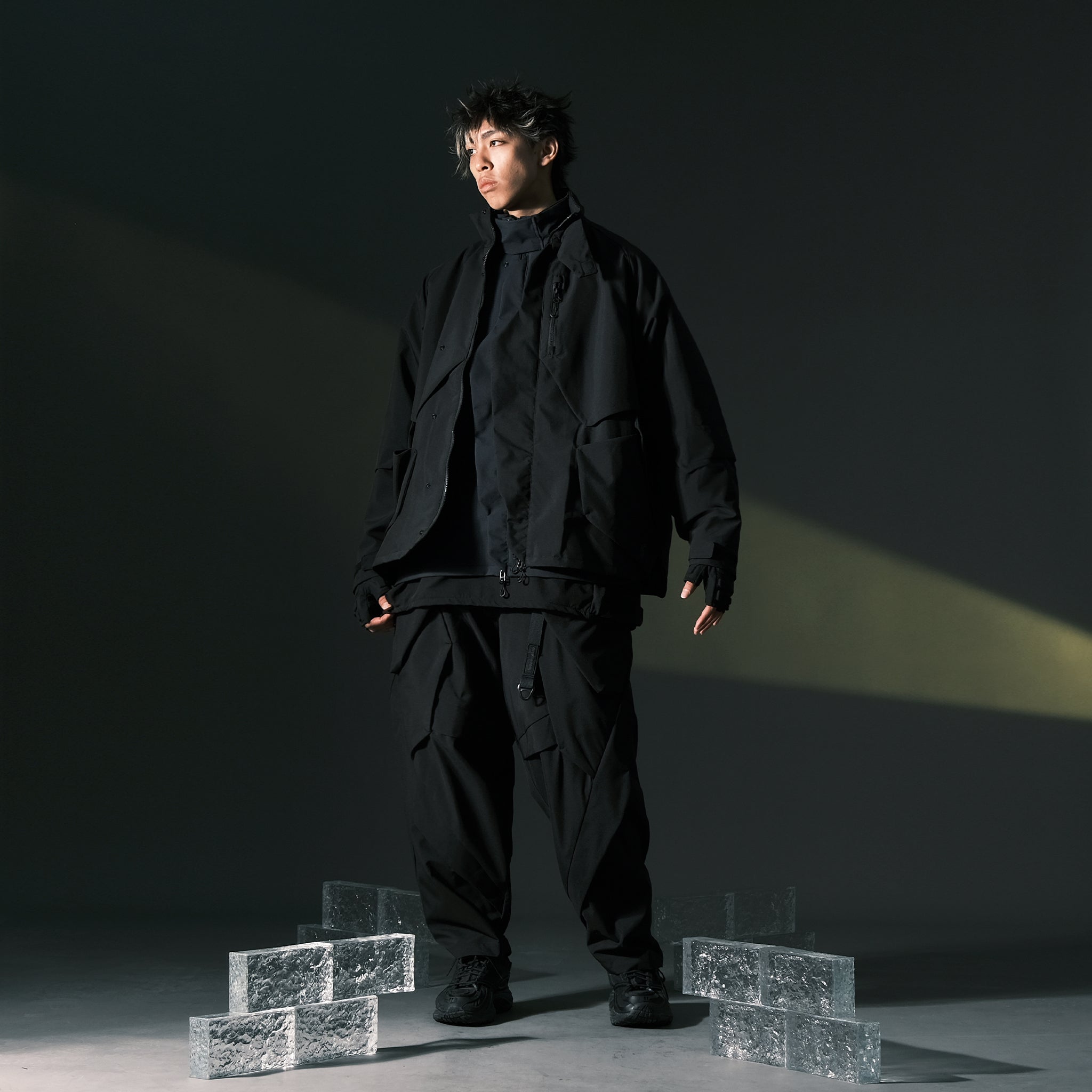 AW22 / 04 —J22-023 3-collar Trapezoidal Jacket (Black)