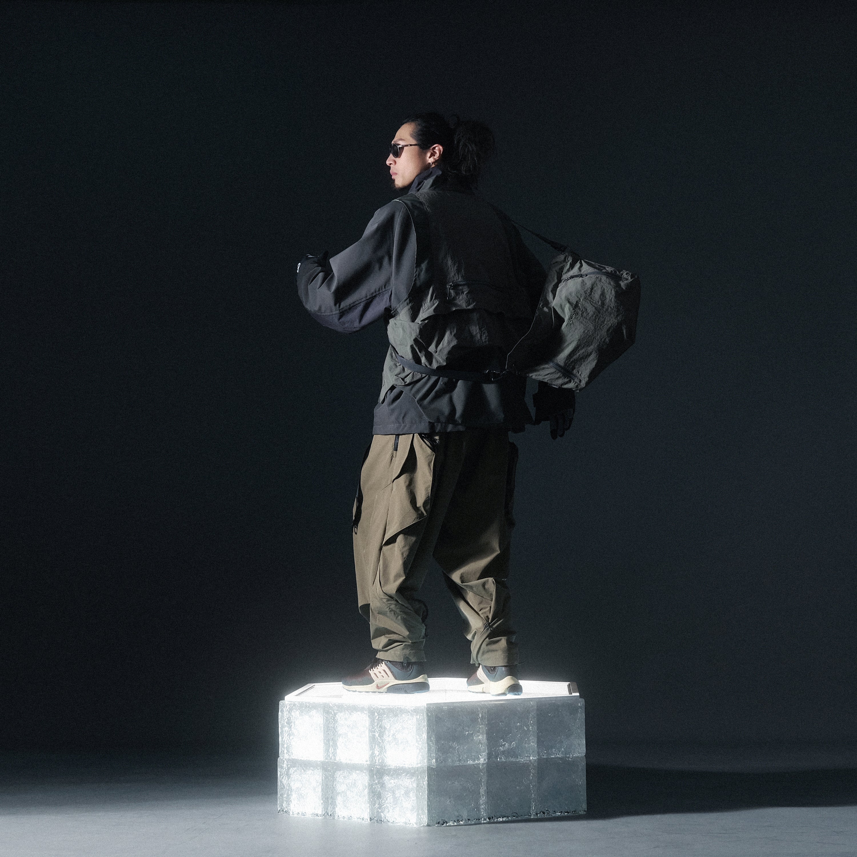 AW22 / 11 — T22-065 Crossbody Bag Utility Vest  (Green)