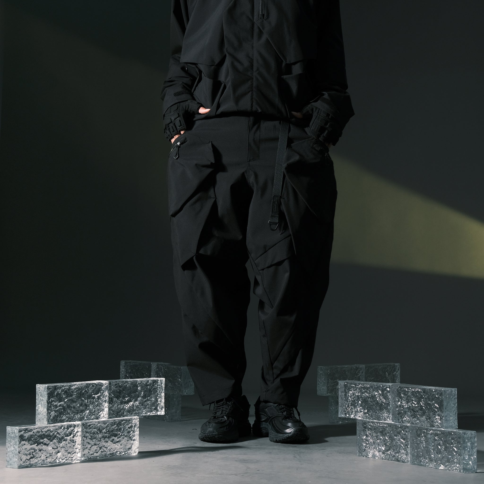AW22 / 05 —  P22-121 Hidden Pocket Trapezoidal Pants (Black)
