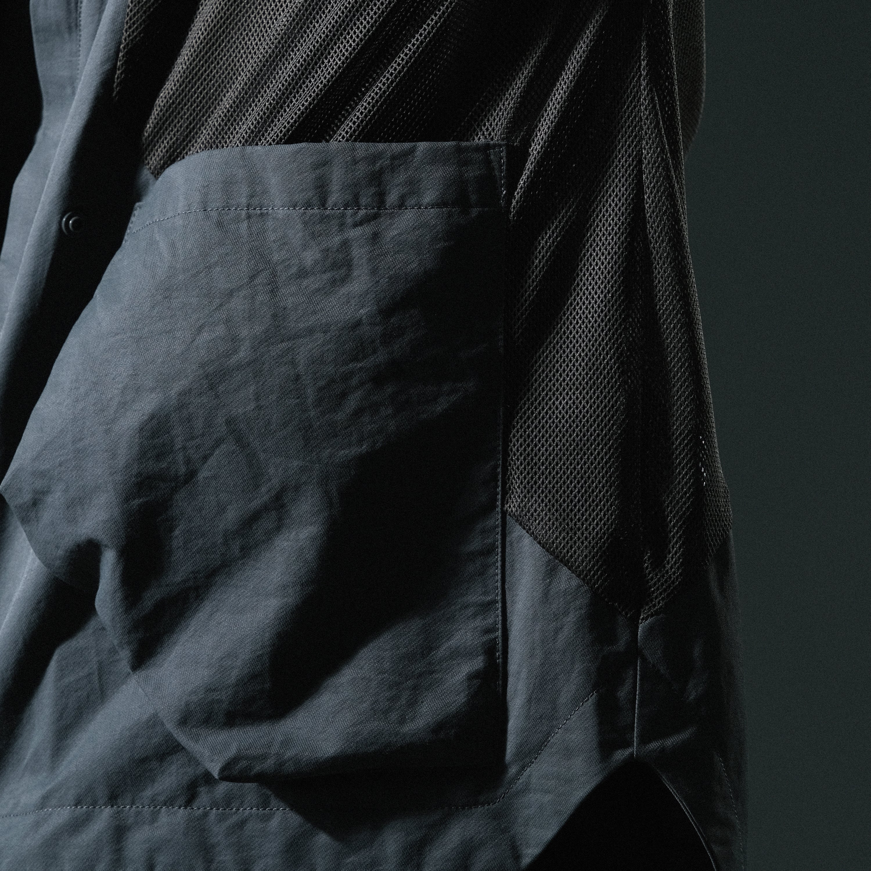 SS23 / 03 — T23-069 Switchable Breathing Shirt (Iron Grey)