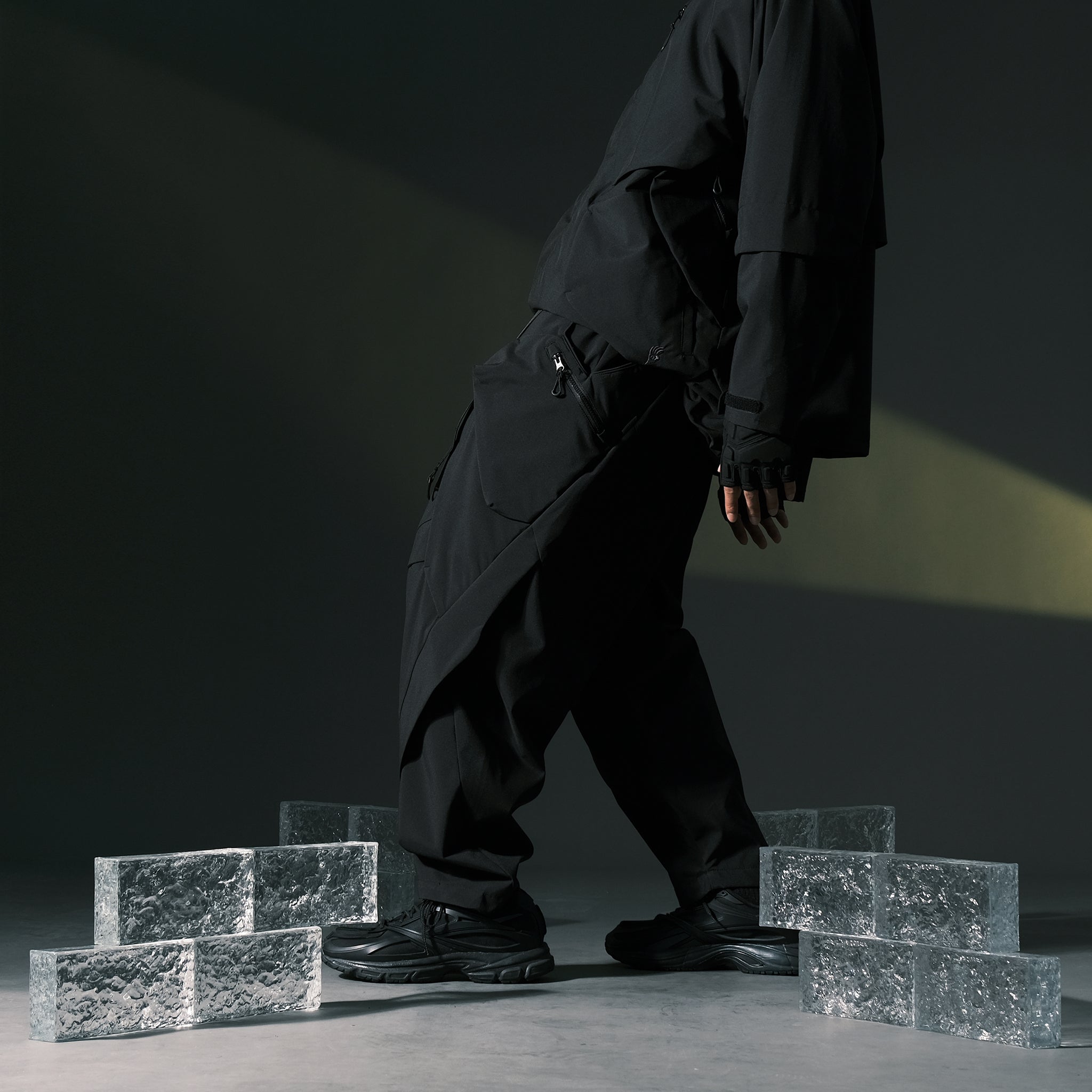 AW22 / 05 —  P22-121 Hidden Pocket Trapezoidal Pants (Black)