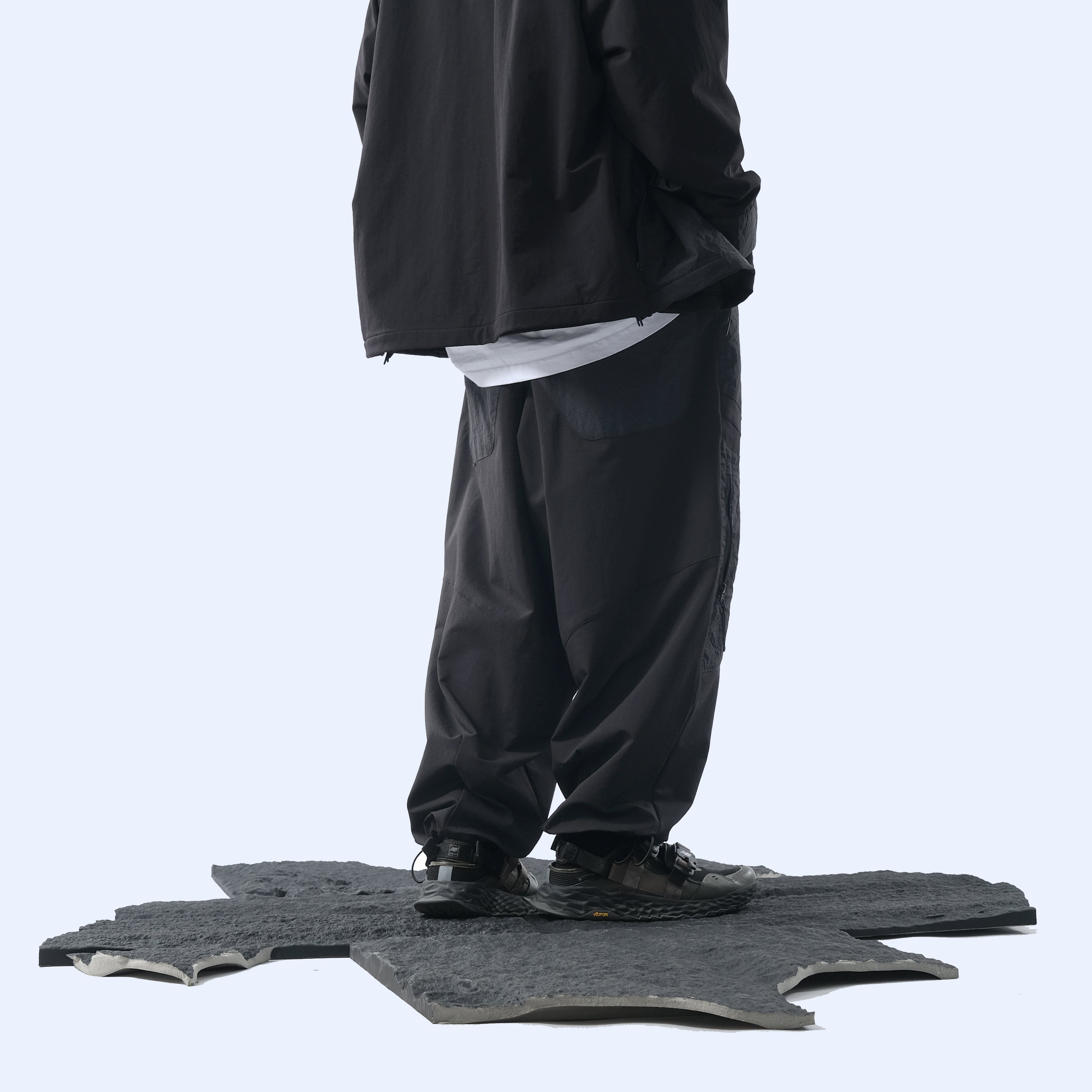 Capsule 03 / CSP-124 Adjustable Panelled Relaxed Pants  (Black)