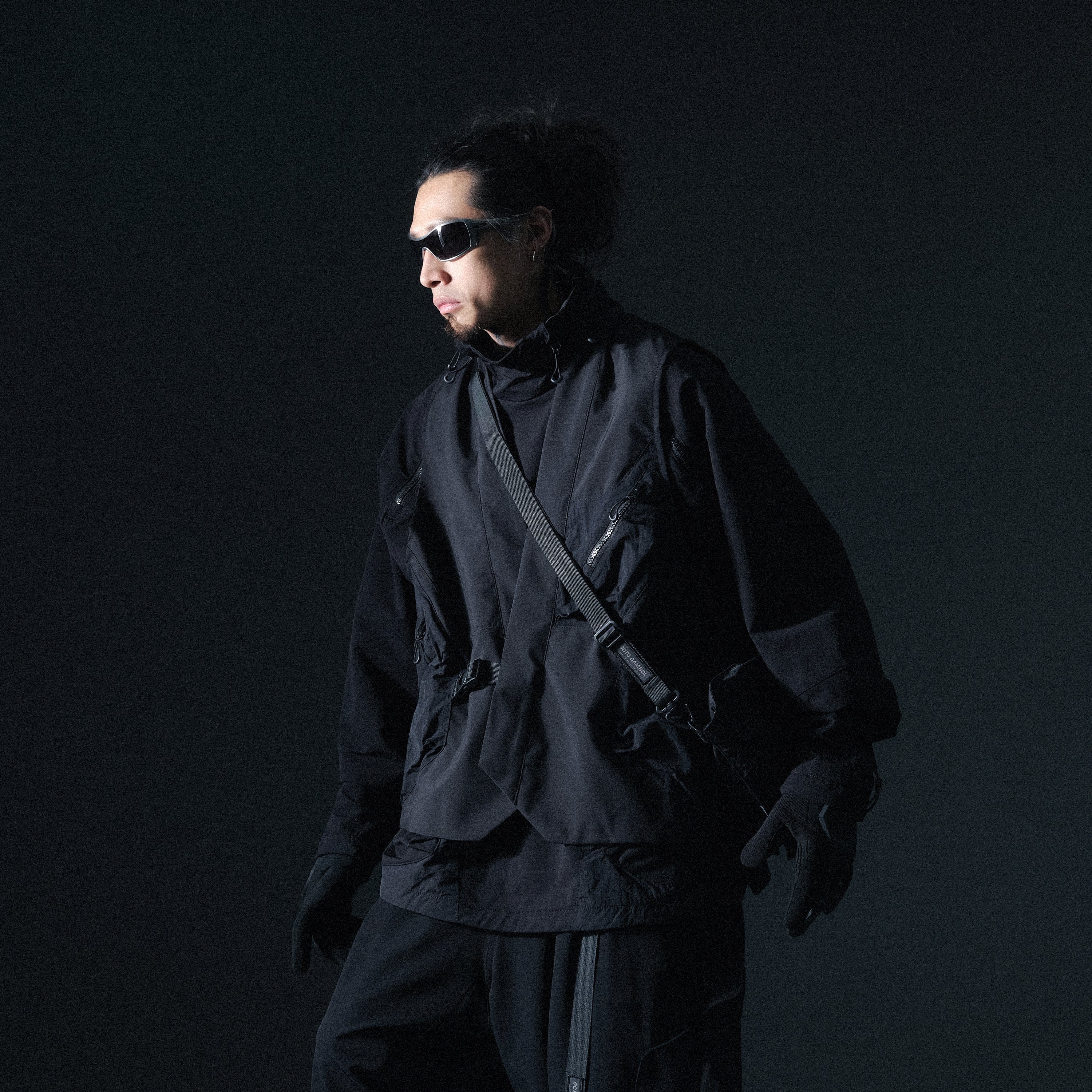 AW22 / 11 — T22-065 Crossbody Bag Utility Vest  (Black)
