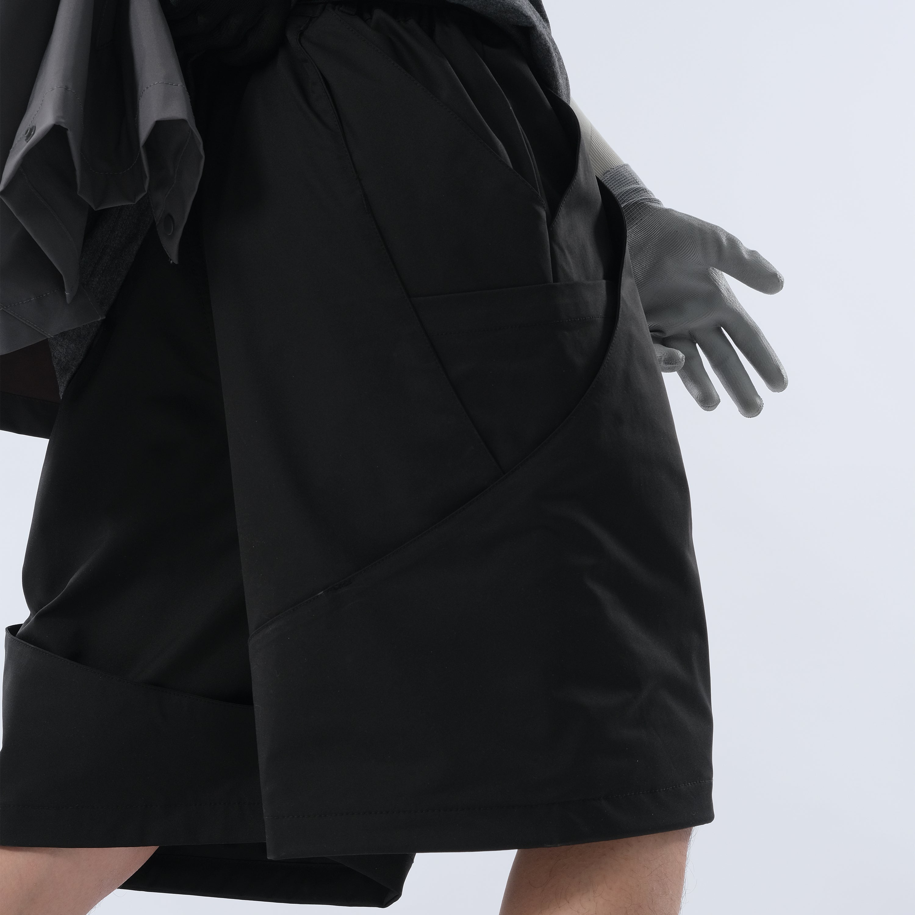 Capsule 01 / CSS-106 Multi Hidden Pocket Shorts (Black)