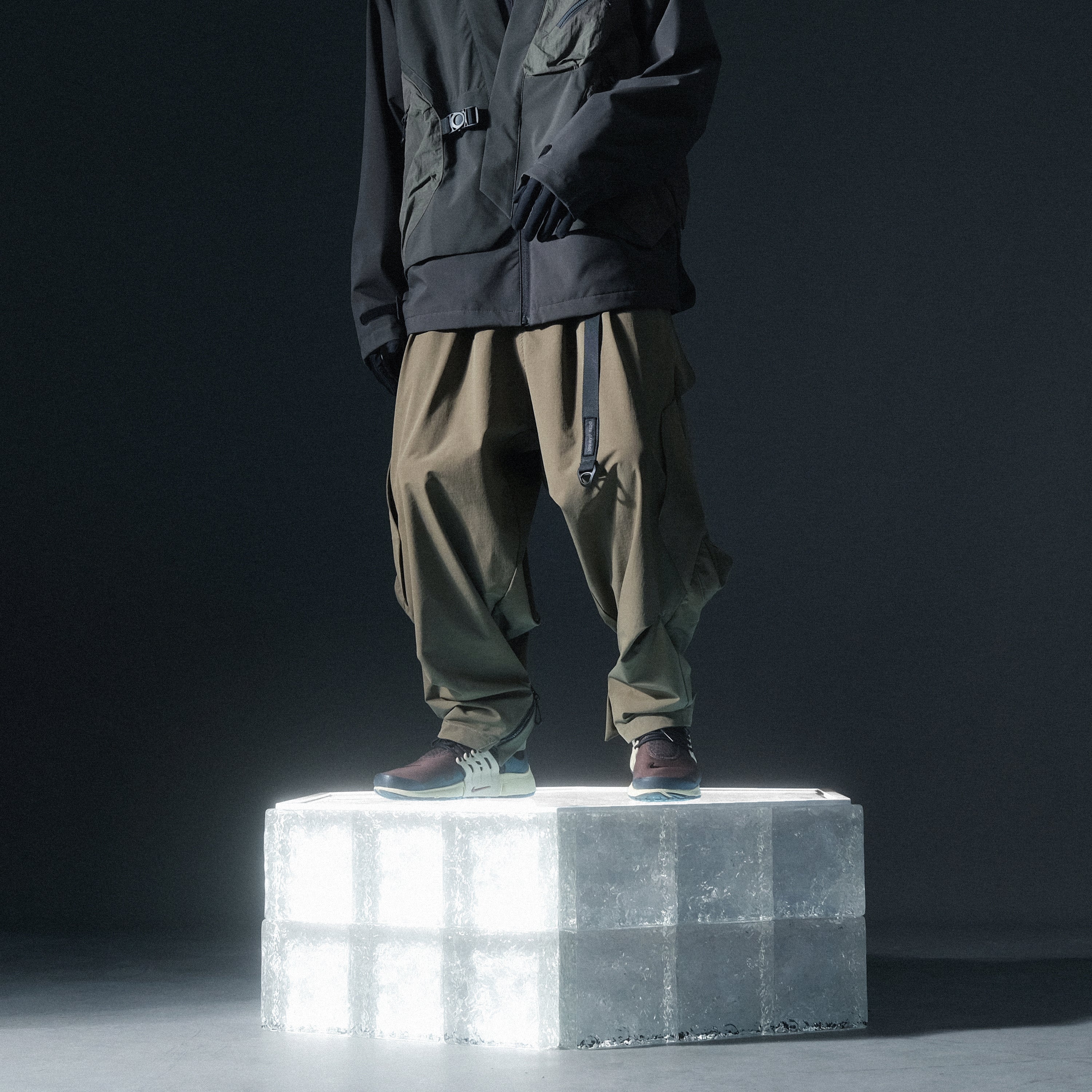 AW22 / 12 —  P22-123 Adjustable Spiral Pants  (Khaki)