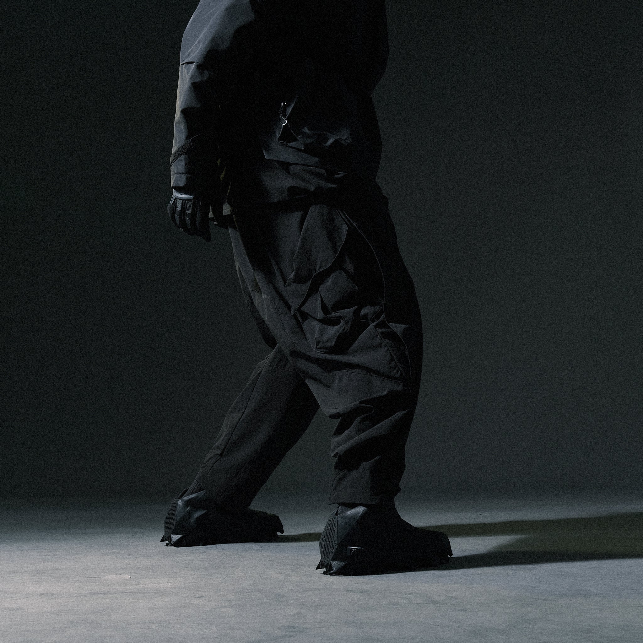 AW22 / 07 —  P22-122  3-way Expandable Relaxed Pants (Black)