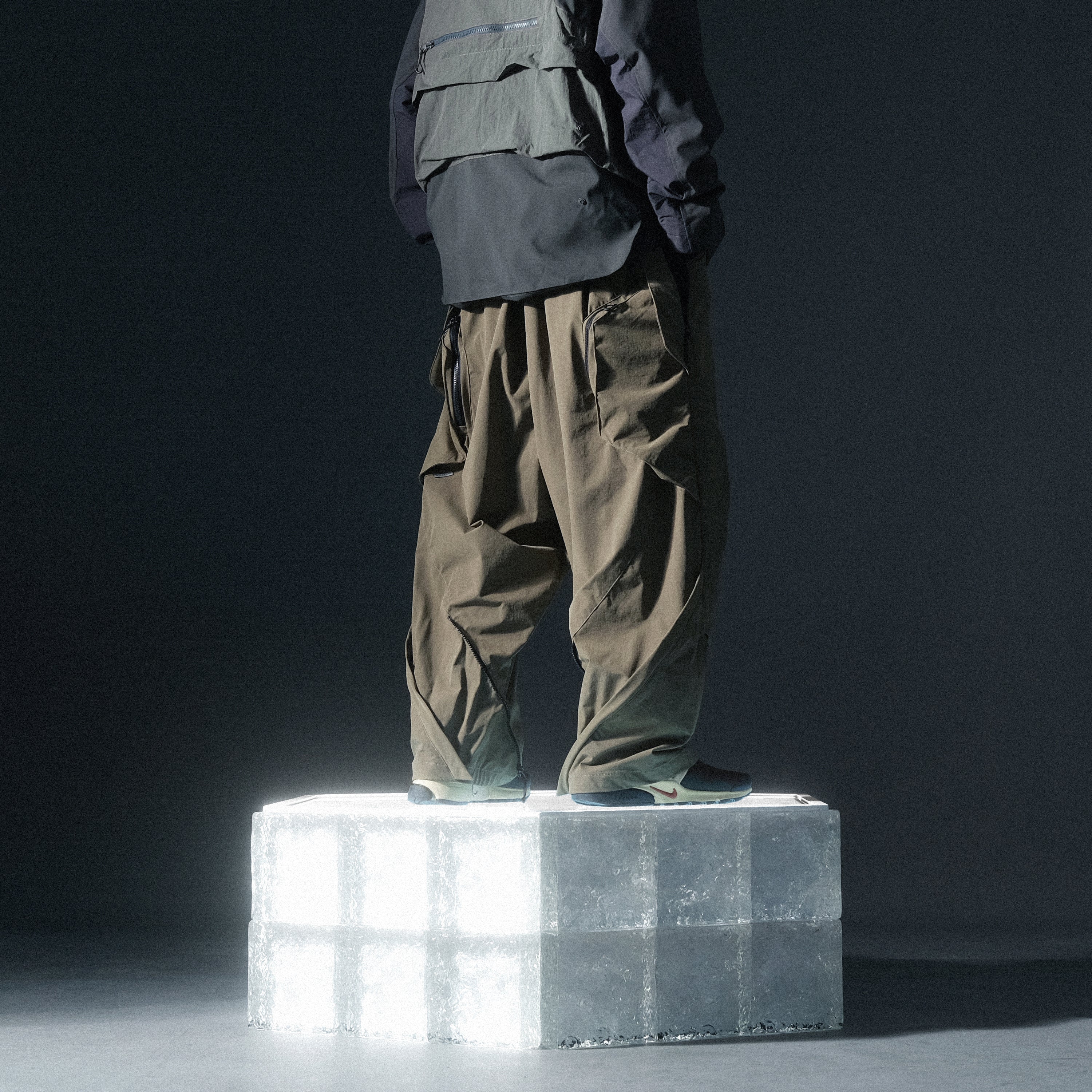 AW22 / 12 —  P22-123 Adjustable Spiral Pants  (Khaki)