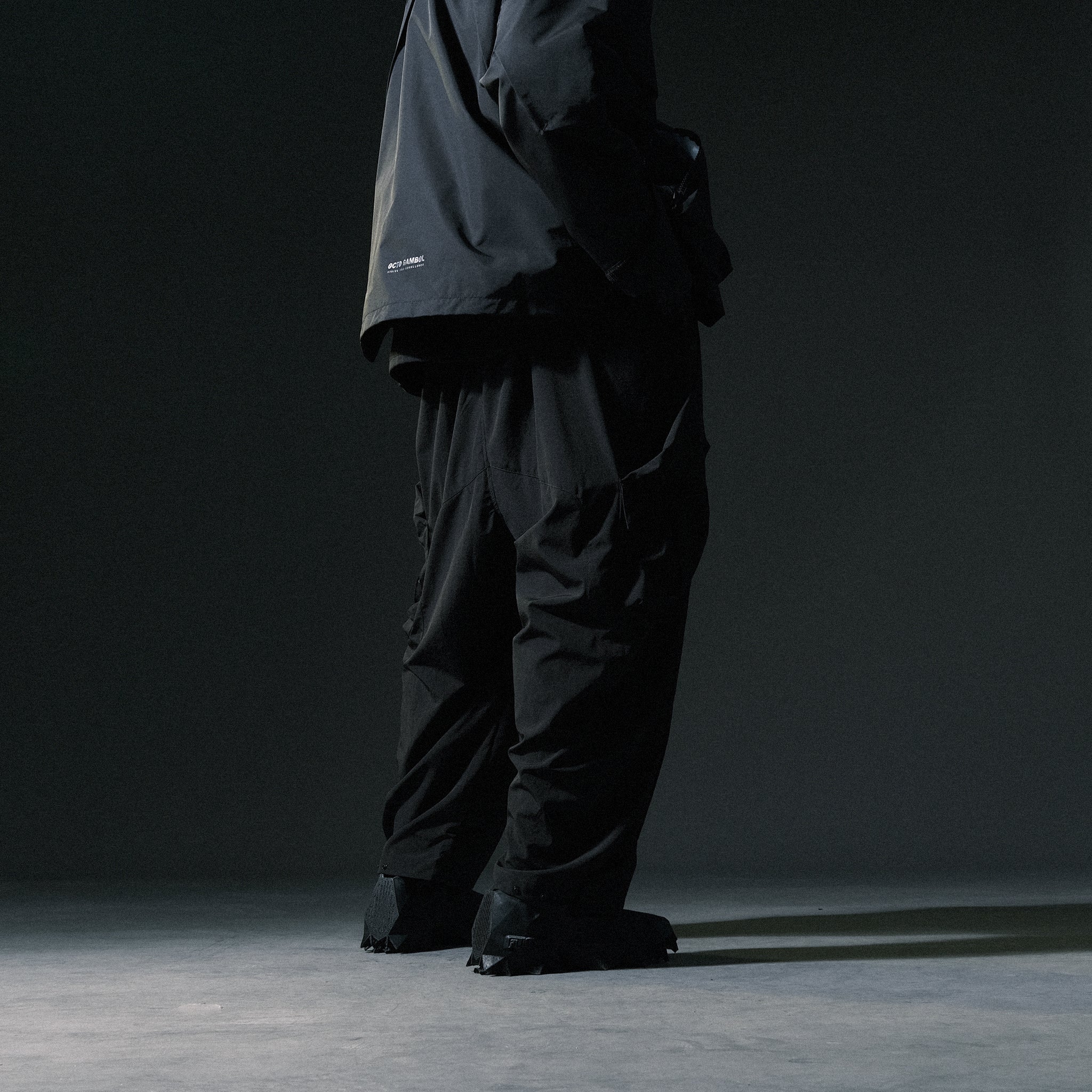 AW22 / 07 —  P22-122  3-way Expandable Relaxed Pants (Black)