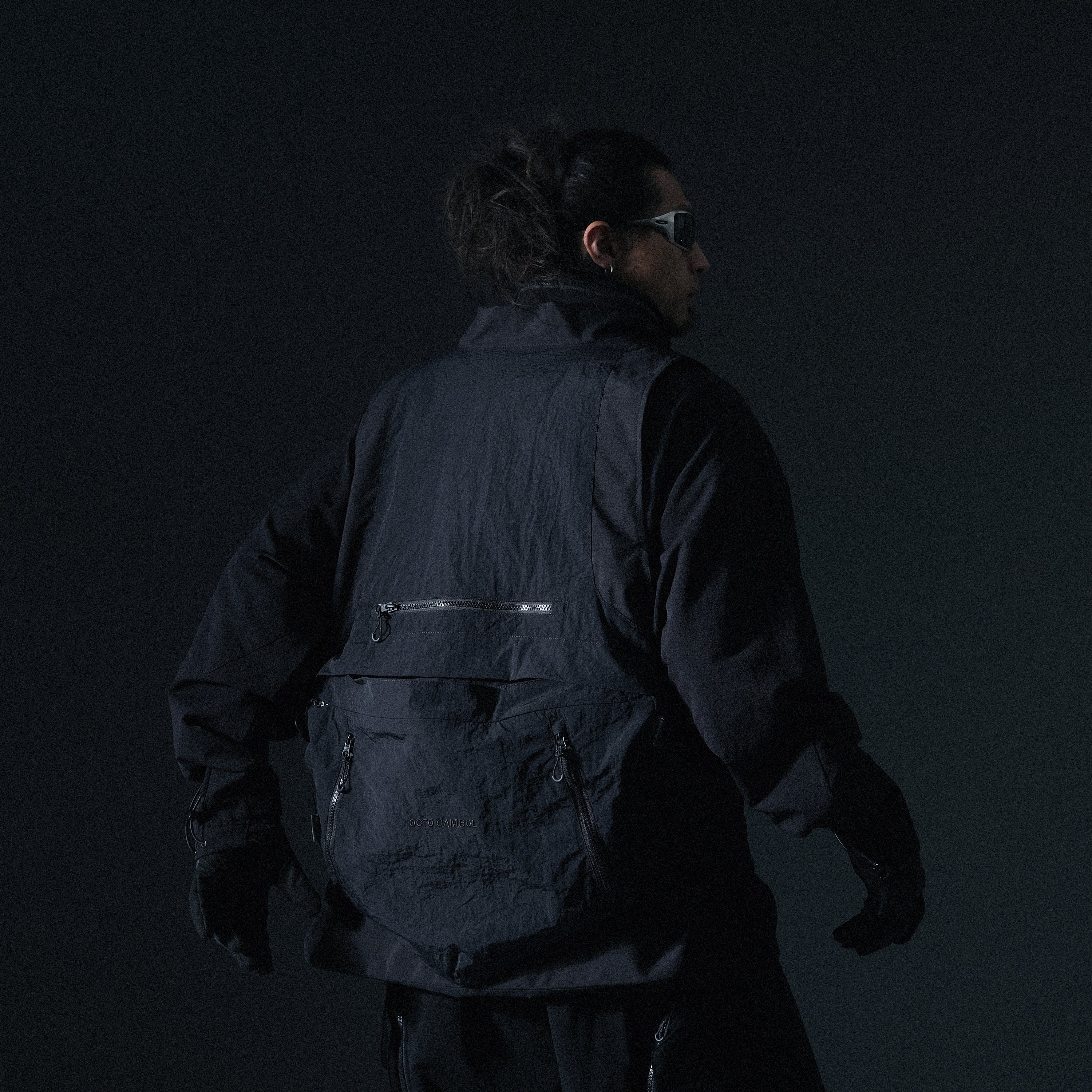 AW22 / 11 — T22-065 Crossbody Bag Utility Vest  (Black)