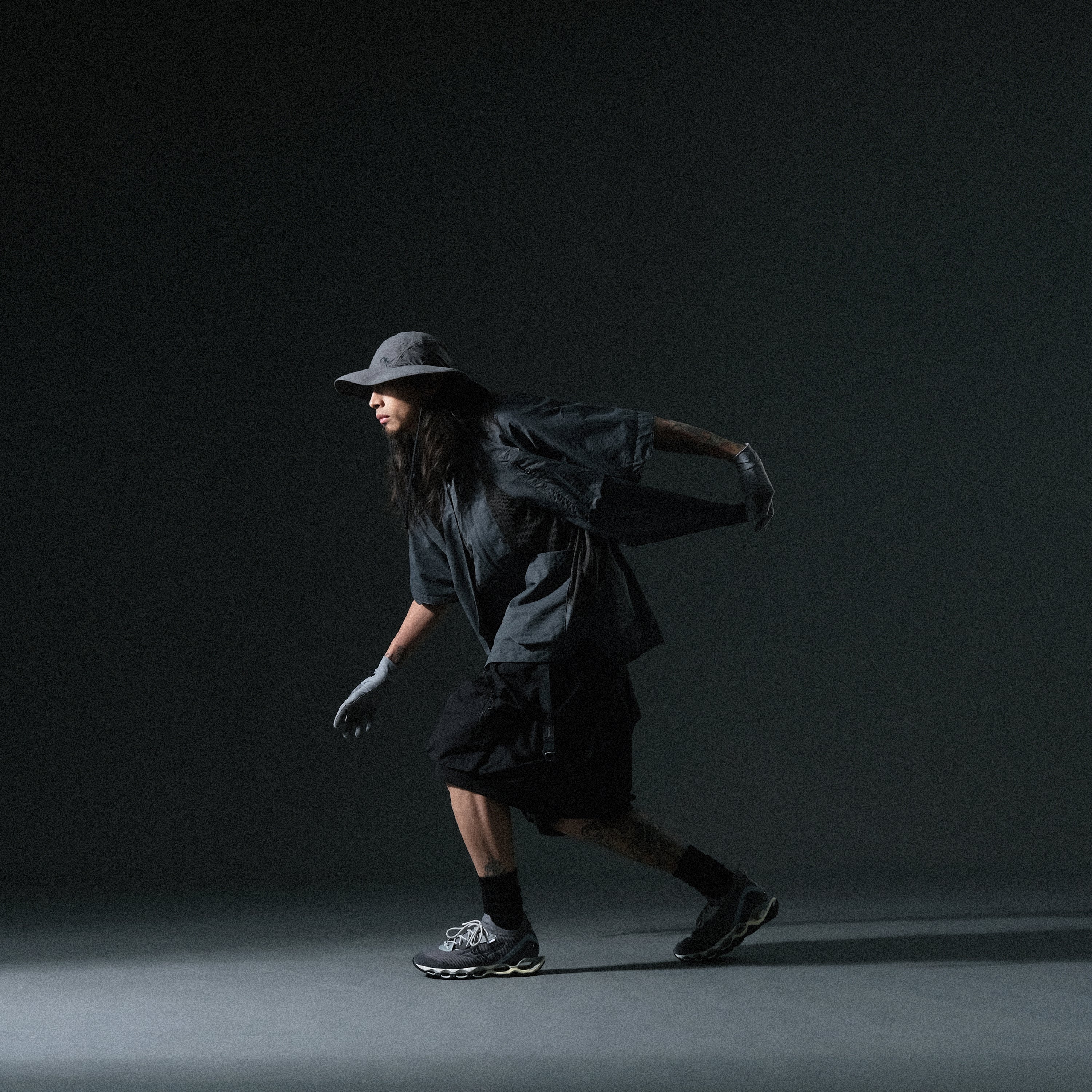SS23 / 03 — T23-069 Switchable Breathing Shirt (Iron Grey)