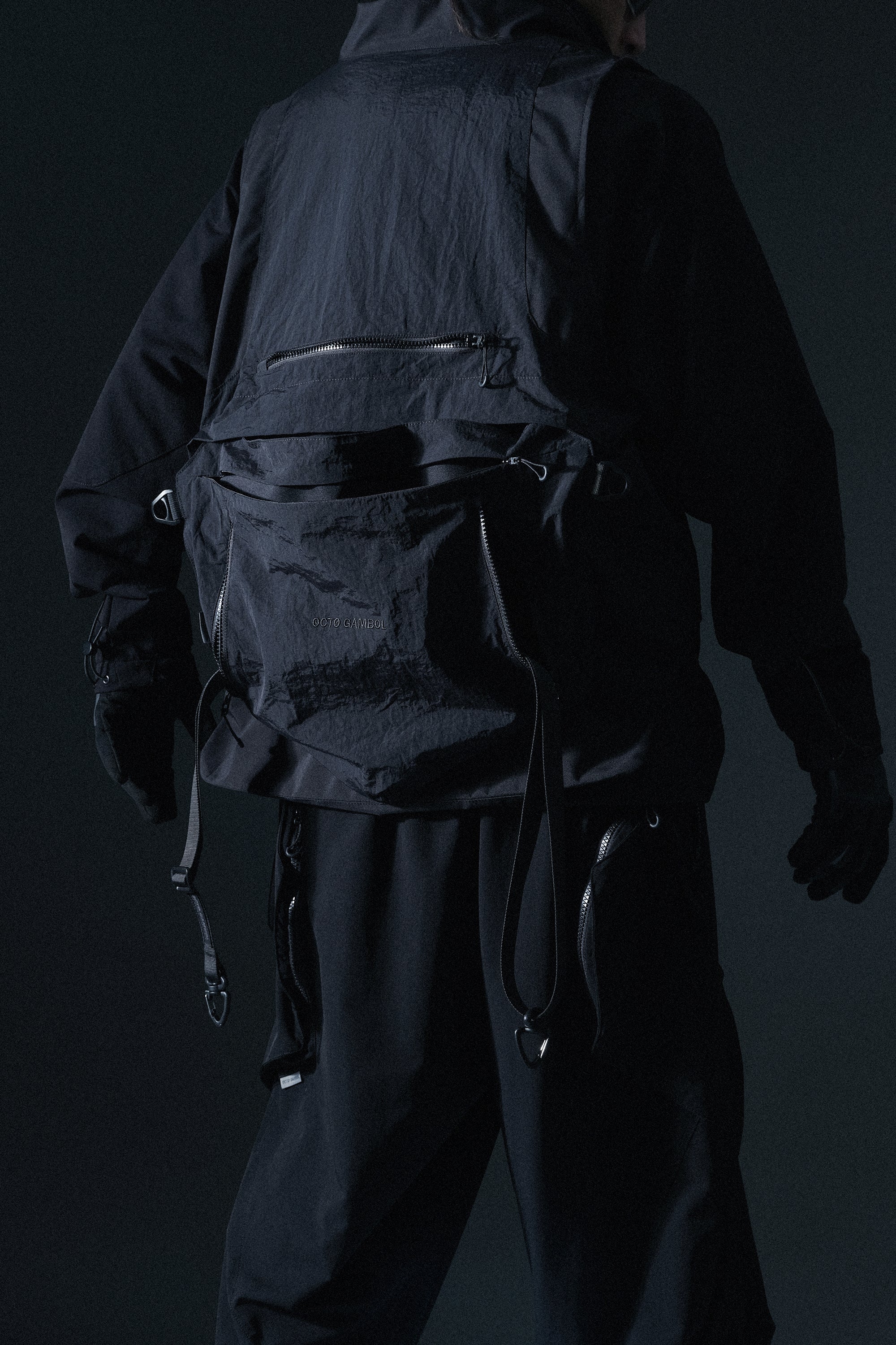 AW22 / 11 — T22-065 Crossbody Bag Utility Vest  (Black)