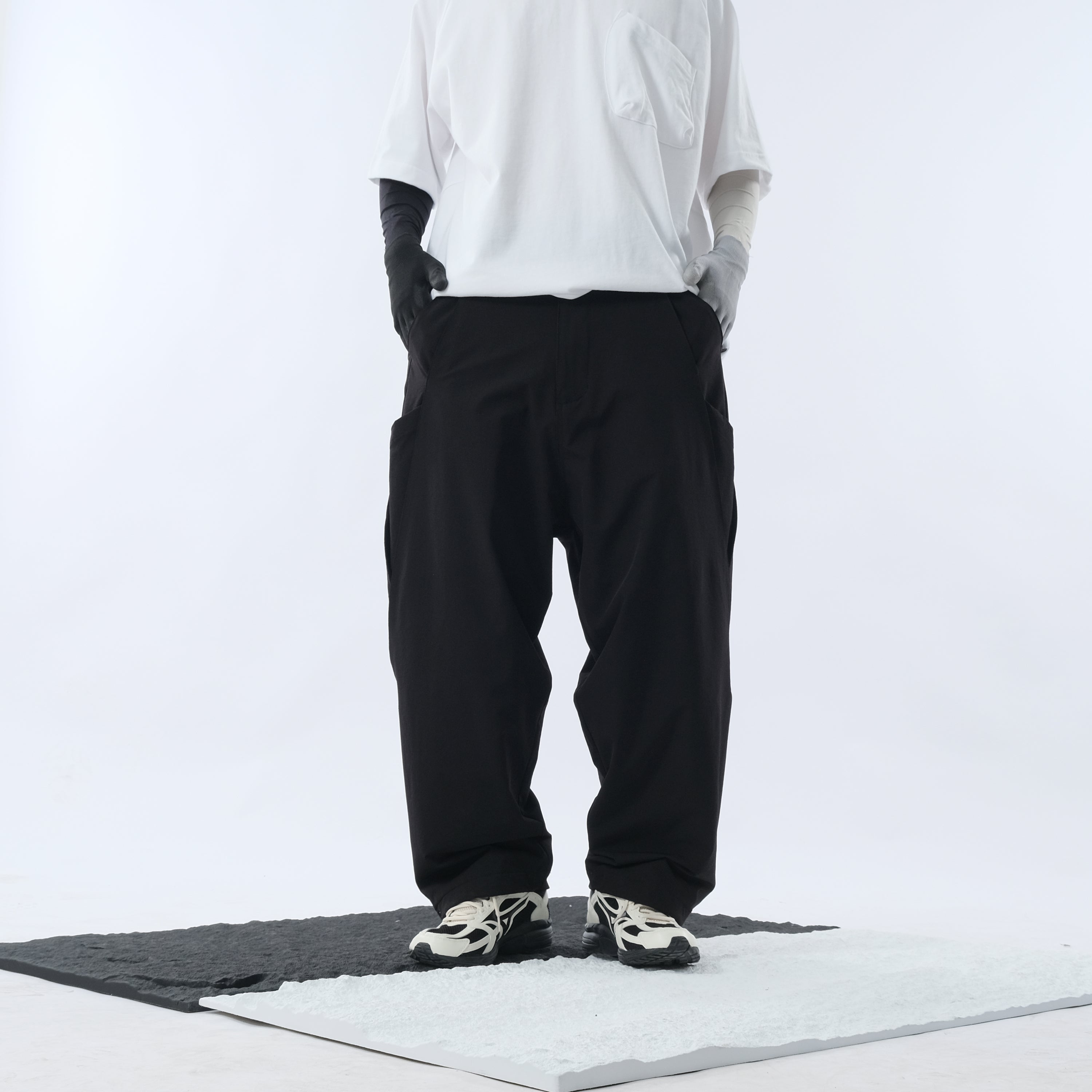 Capsule 01 / CSP-116 Hidden Pocket Adjustable Loose Pants  (Black)