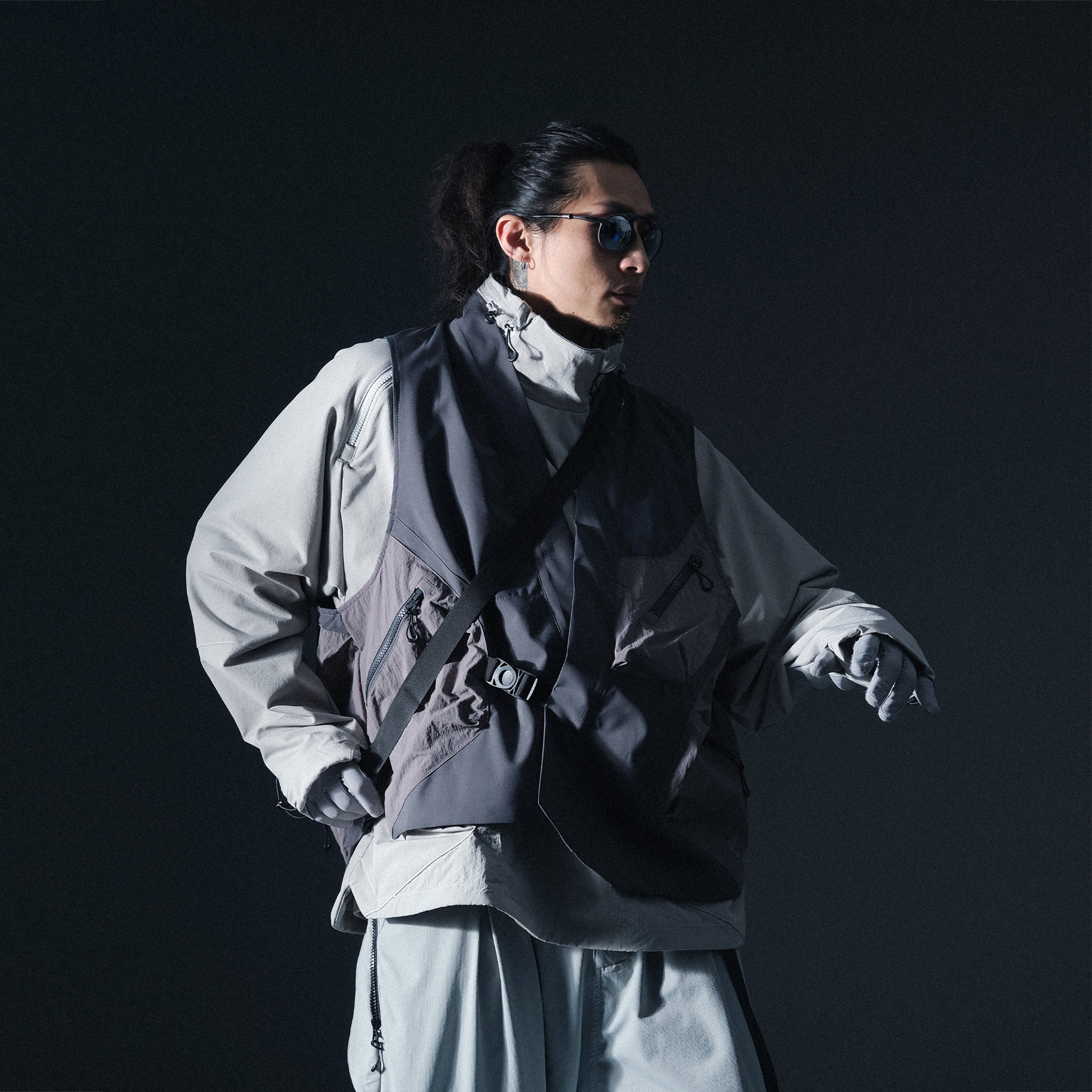 AW22 / 11 — T22-065 Crossbody Bag Utility Vest  (Grey)