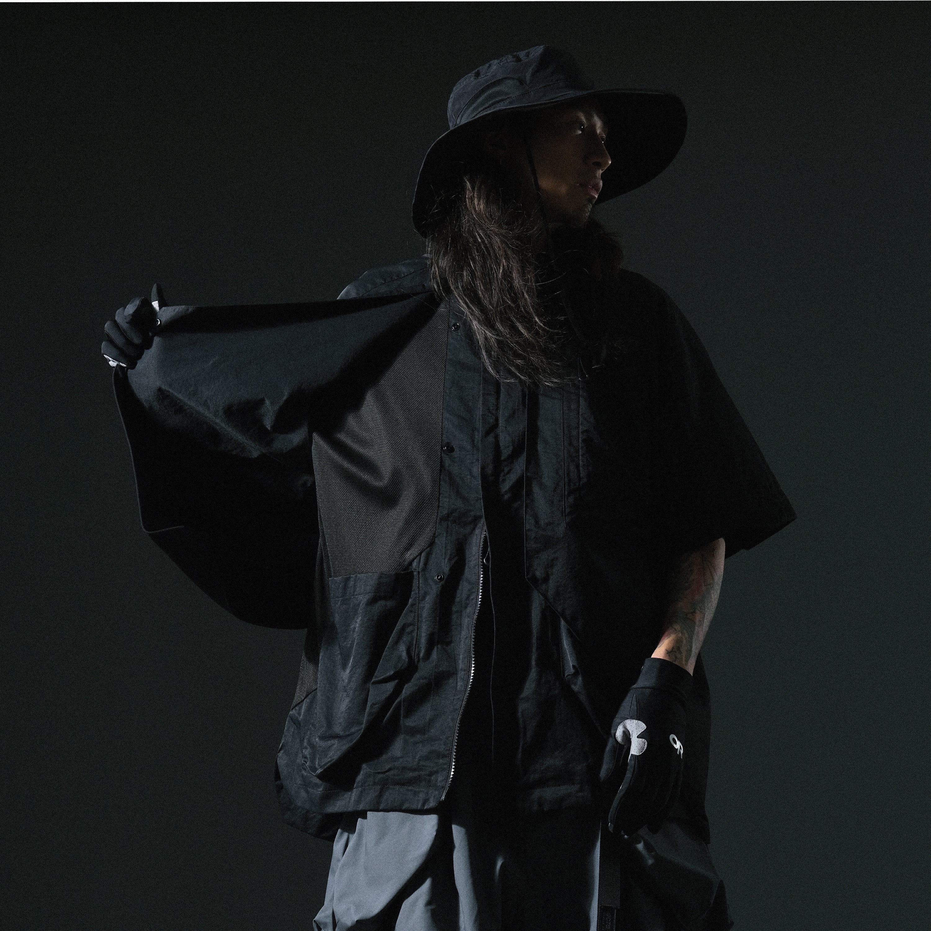 SS23 / 03 — T23-069 Switchable Breathing Shirt (Black)