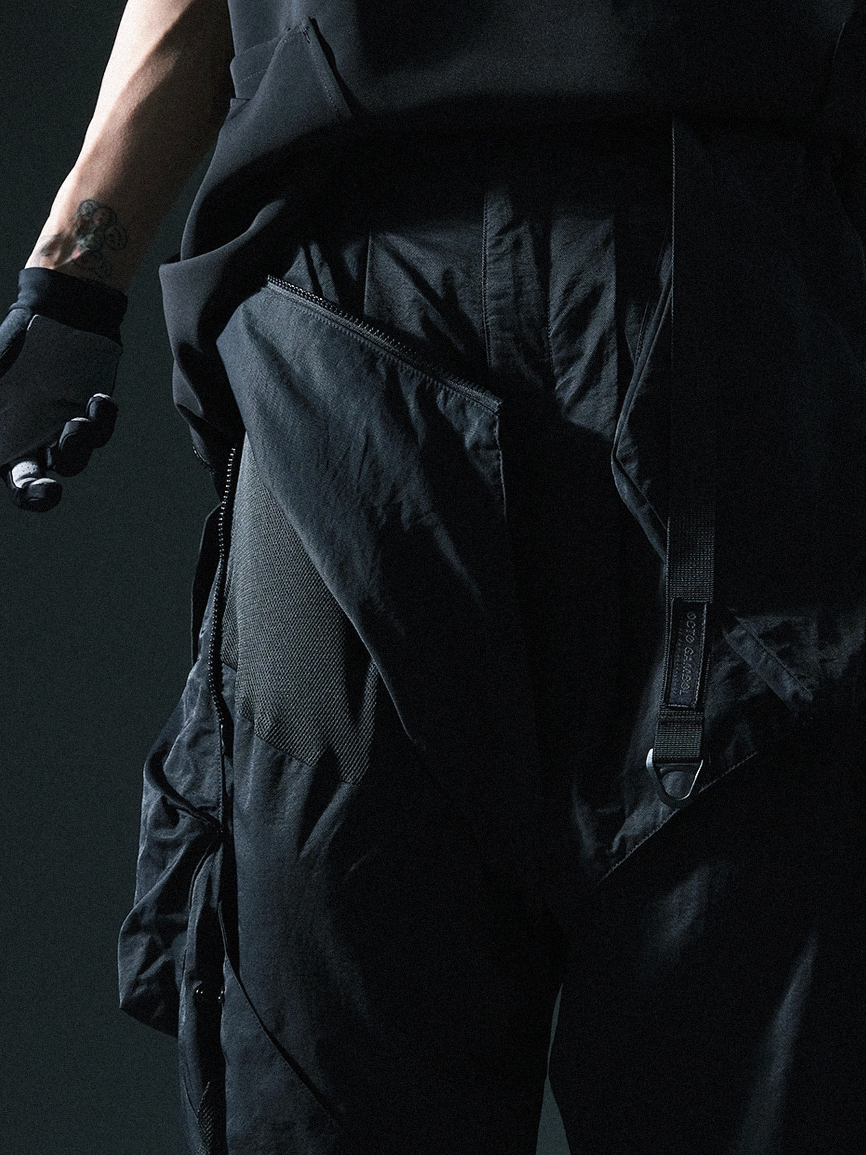 SS23 / 02 —  P23-126  Switchable Breathing Pants (Black)