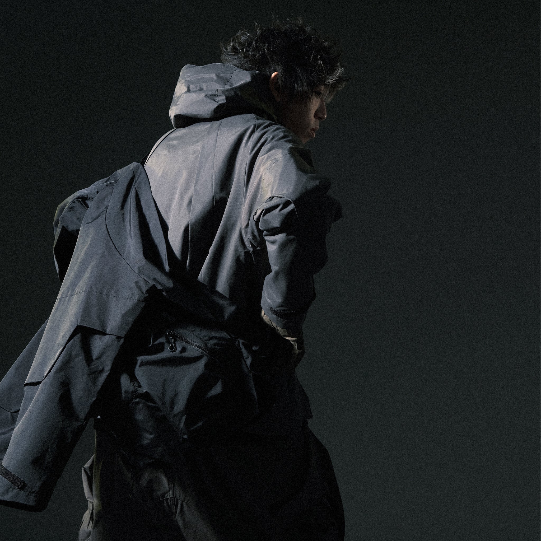 AW22 / 06 —J22-024  Flexible Collar Windbreaker (Gauntlet Green)