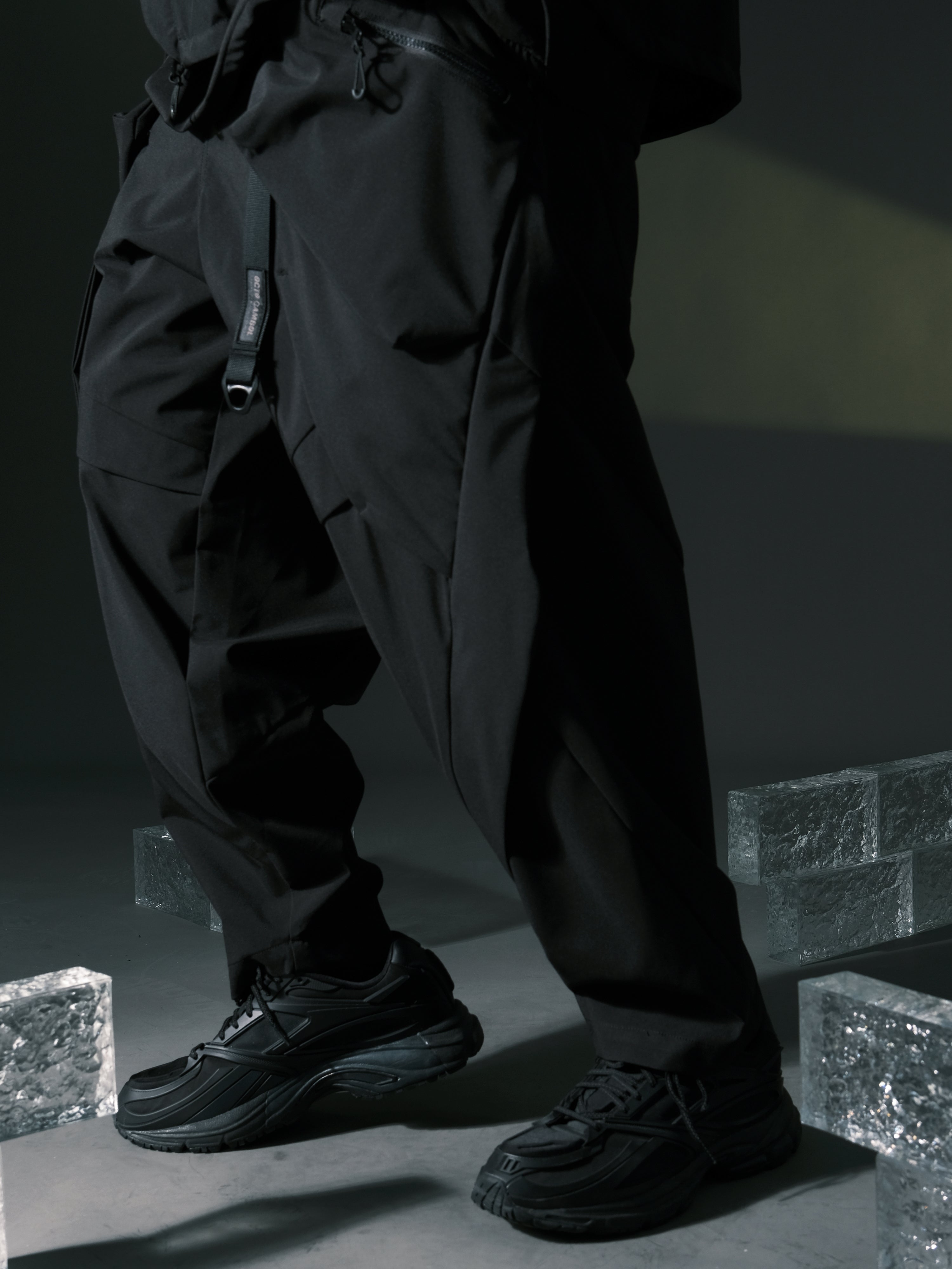 AW22 / 05 —  P22-121 Hidden Pocket Trapezoidal Pants (Black)