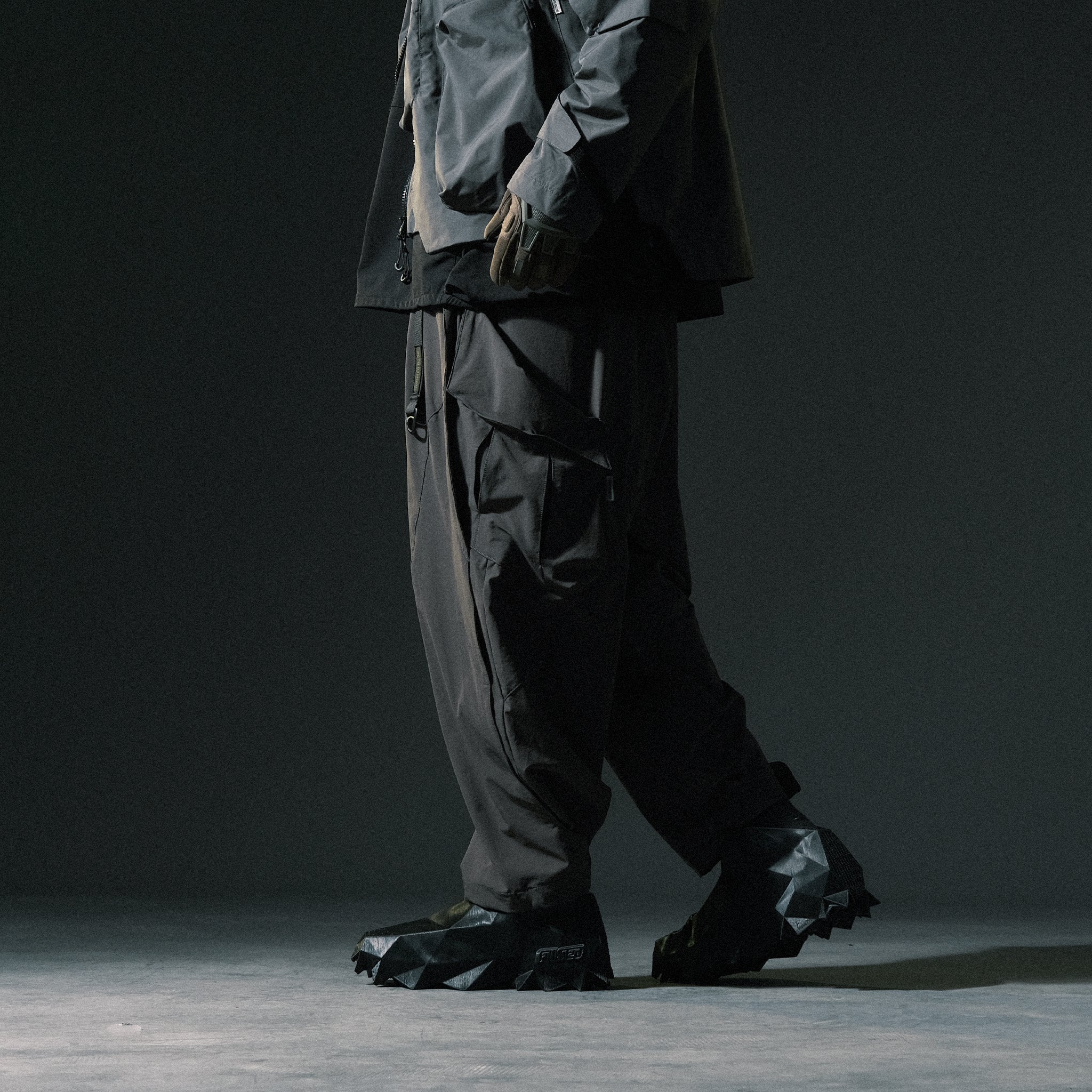 AW22 / 07 —  P22-122 3-way Expandable Relaxed Pants (Green)