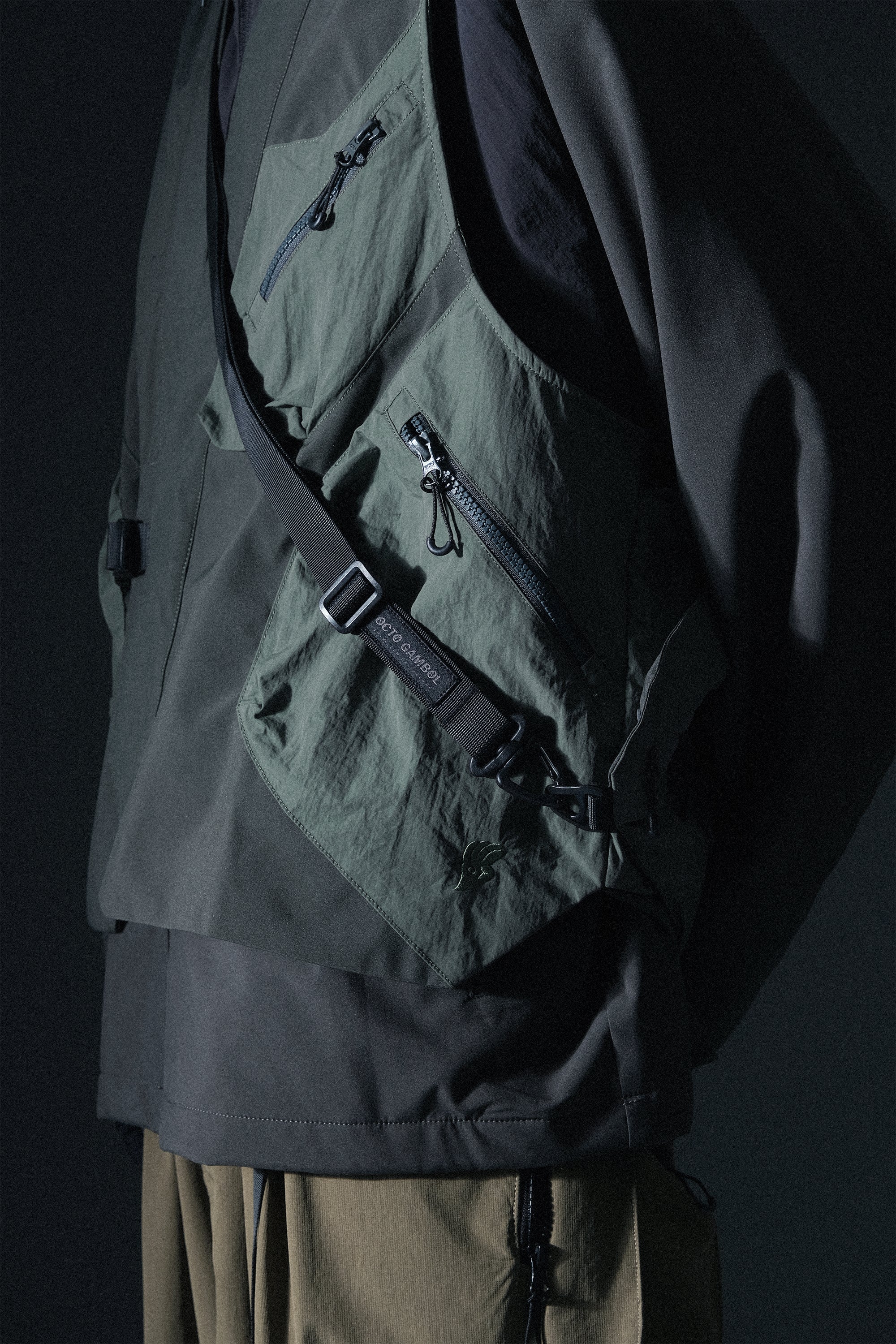 AW22 / 11 — T22-065 Crossbody Bag Utility Vest  (Green)