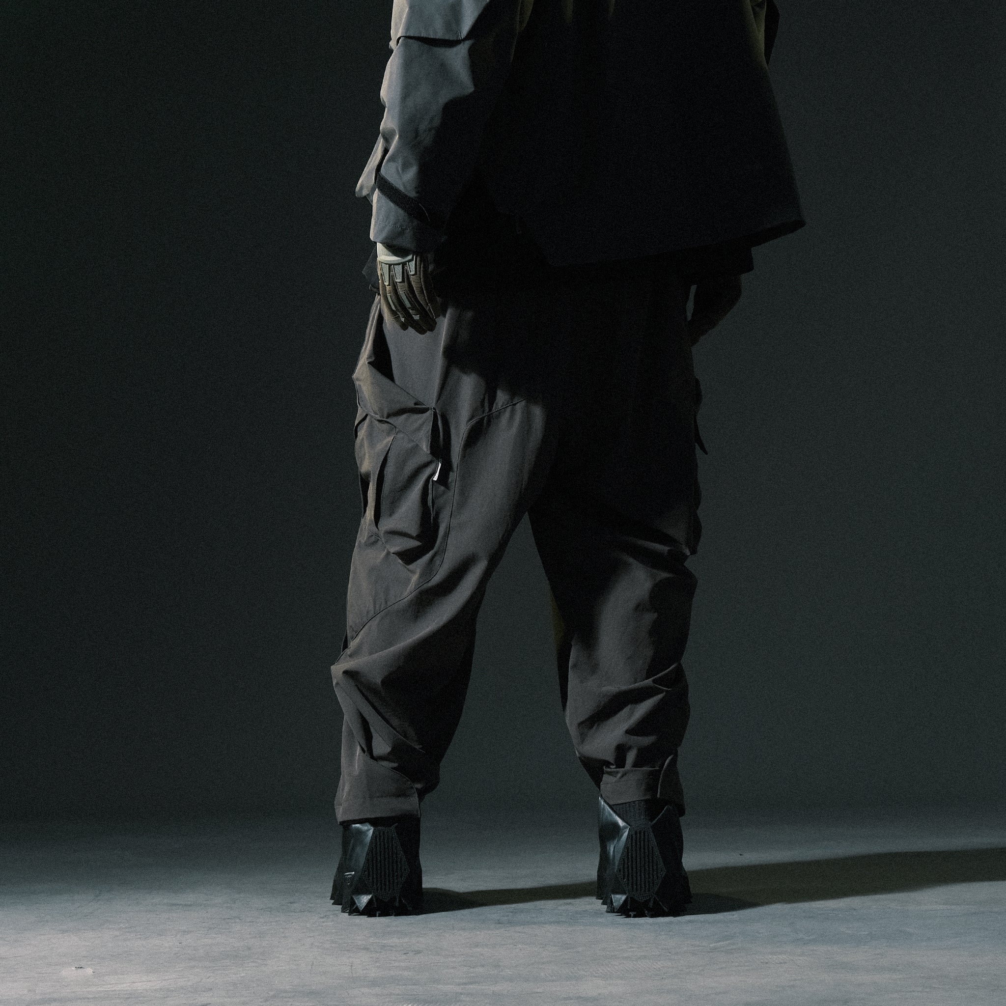 AW22 / 07 —  P22-122 3-way Expandable Relaxed Pants (Green)