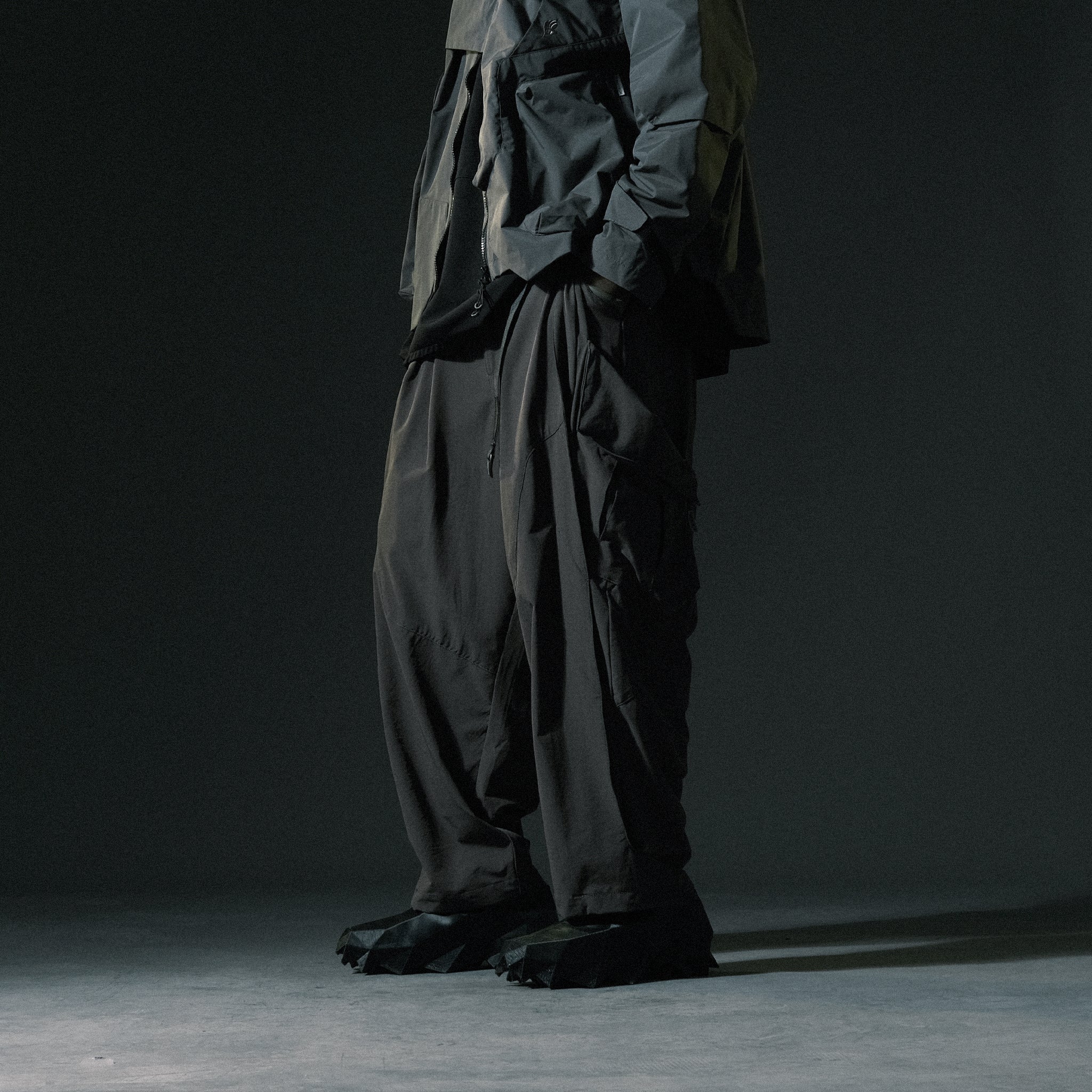 AW22 / 07 —  P22-122 3-way Expandable Relaxed Pants (Green)
