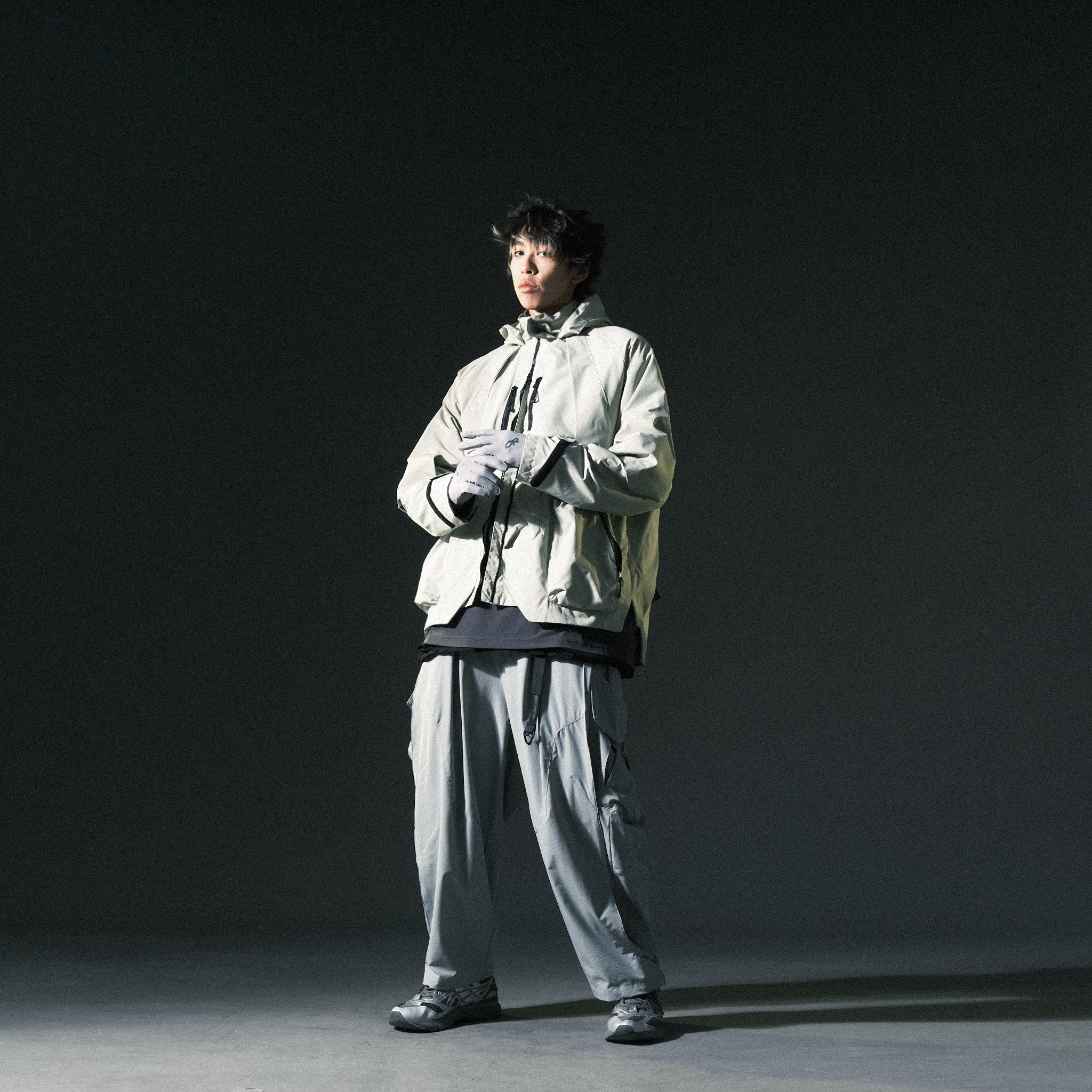 AW22 / 07 —  P22-122 3-way Expandable Relaxed Pants (Light Grey)