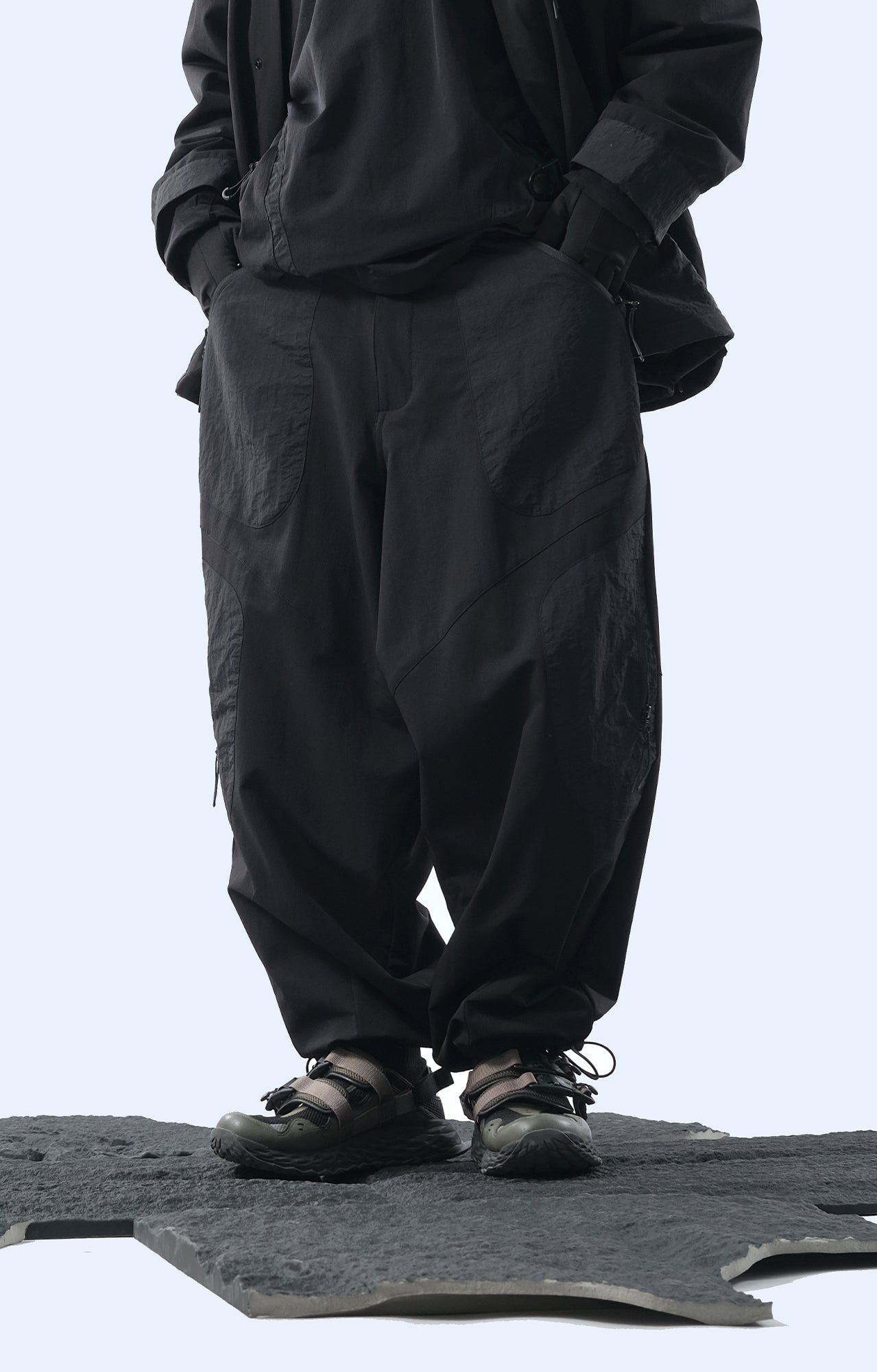 Capsule 03 / CSP-124 Adjustable Panelled Relaxed Pants  (Black)